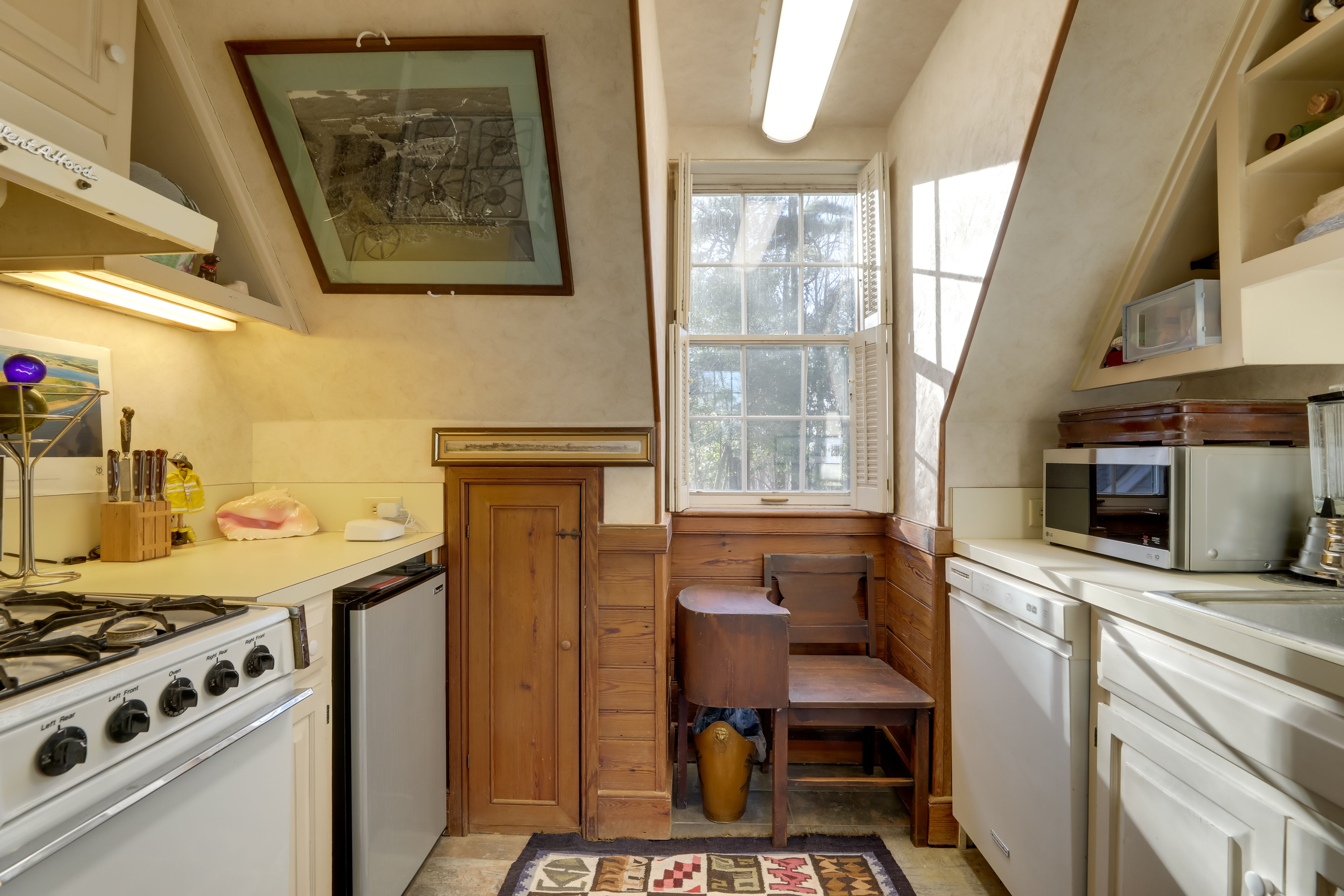 Kitchen (Guest Suite) | 2nd Floor