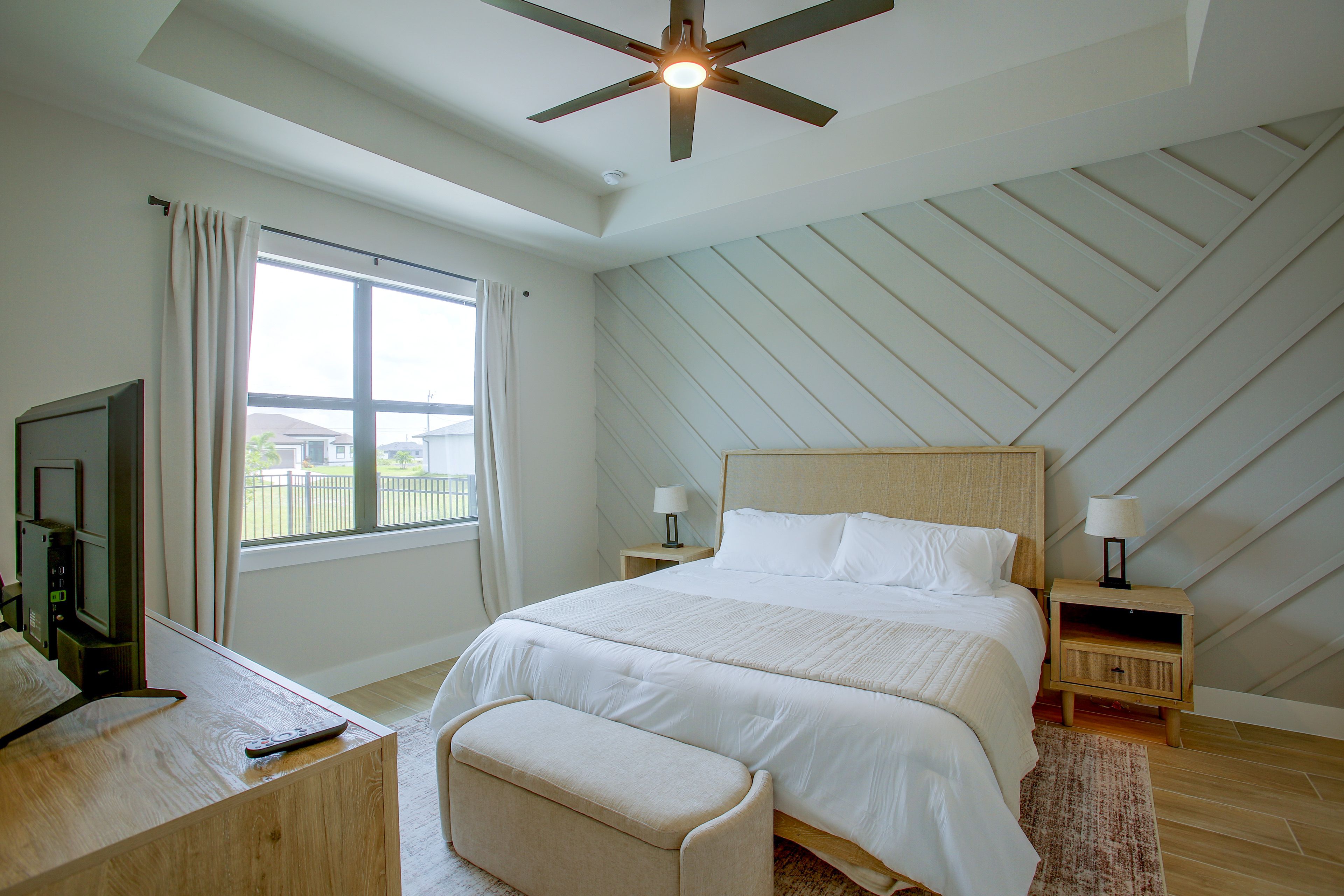 Bedroom 1 | King Bed
