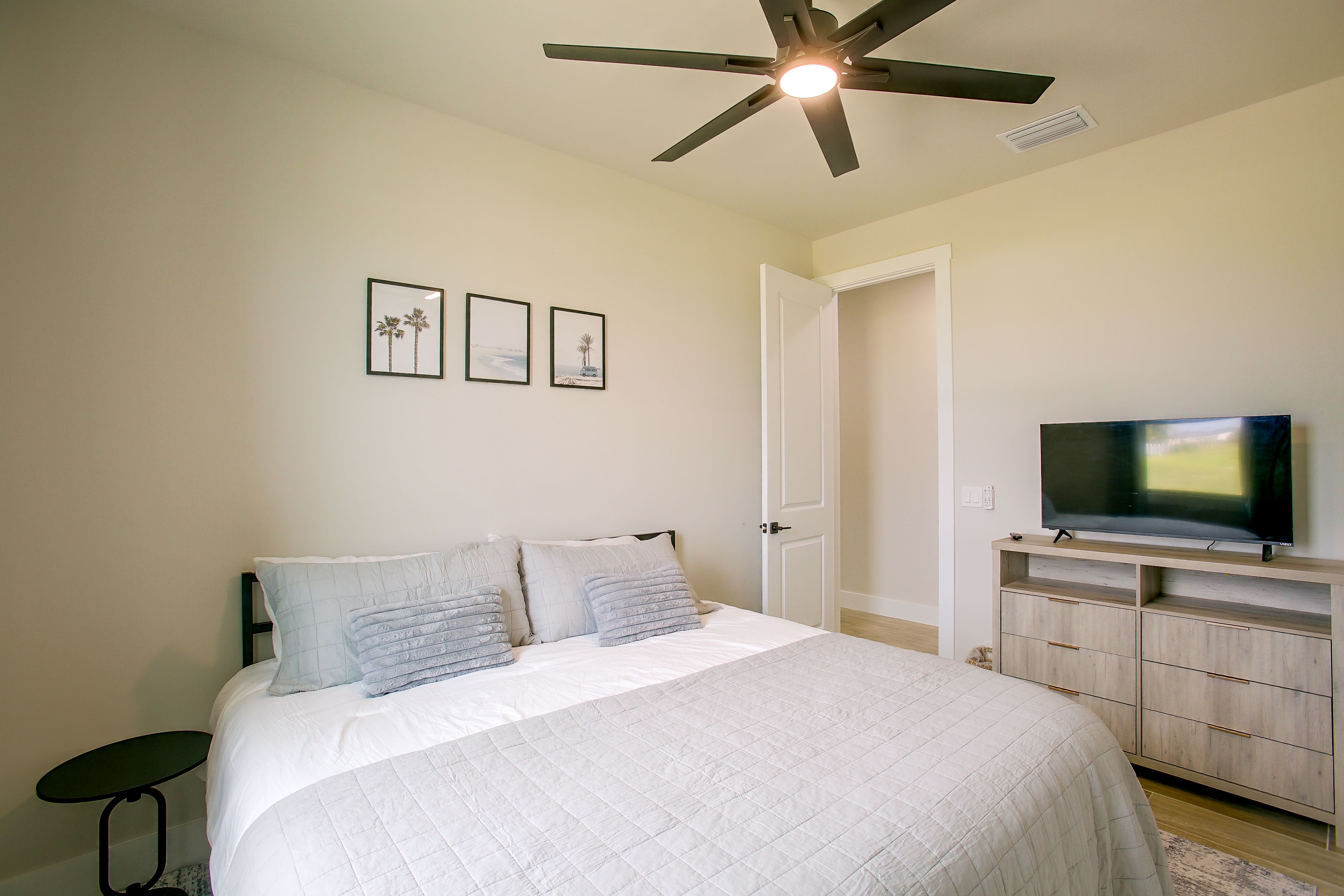 Bedroom 2 | King Bed