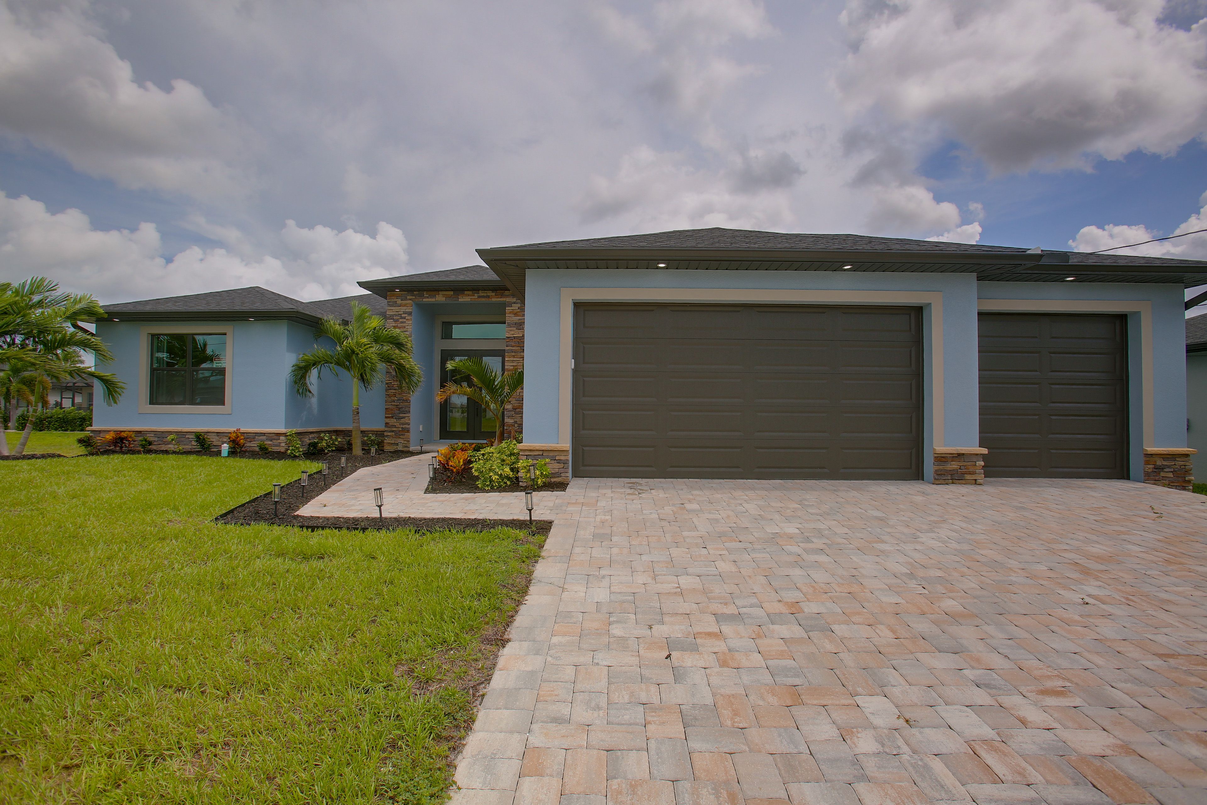 Garage Parking | 2 Vehicles | Driveway Parking | 3 Vehicles