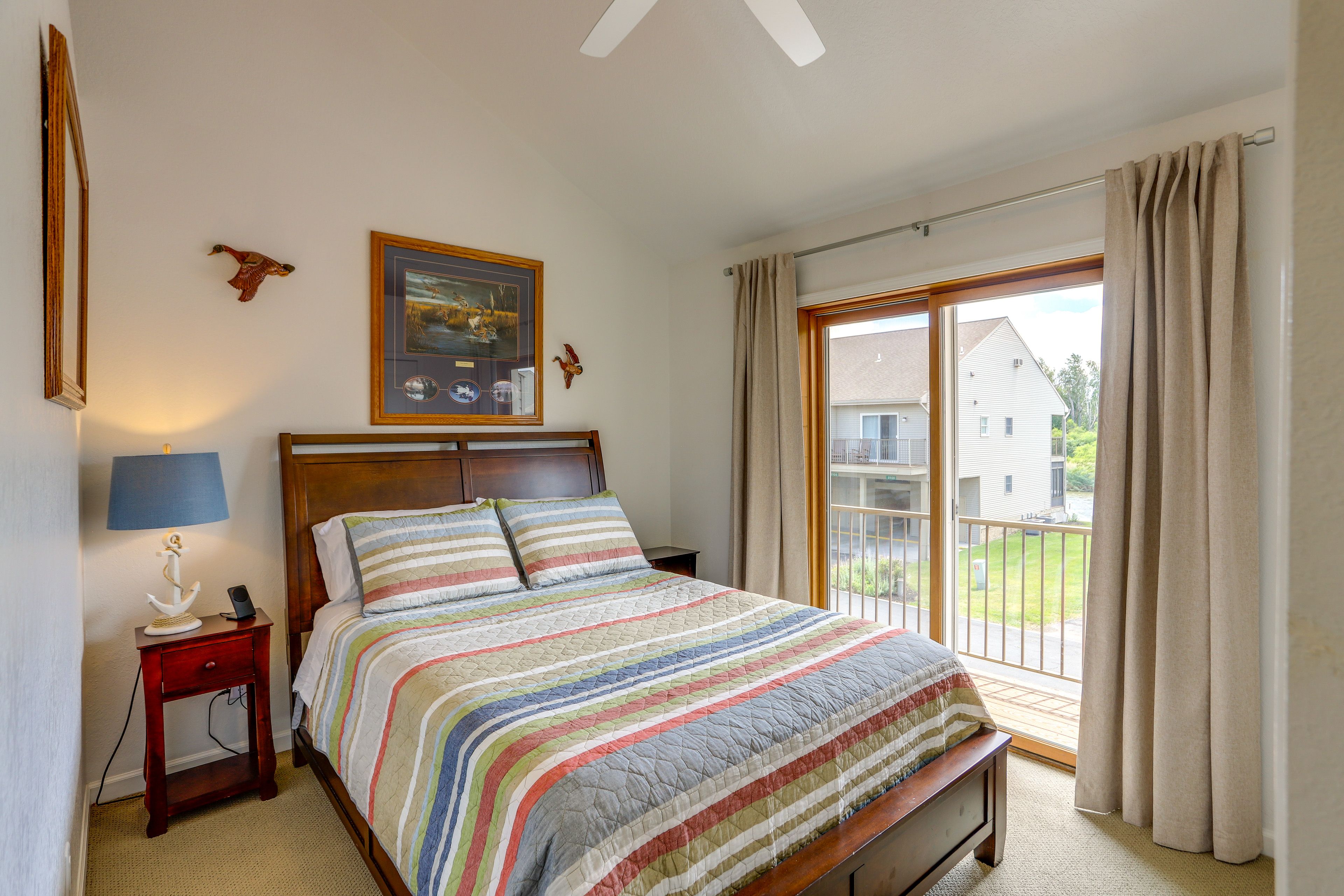 Bedroom 2 | Queen Bed