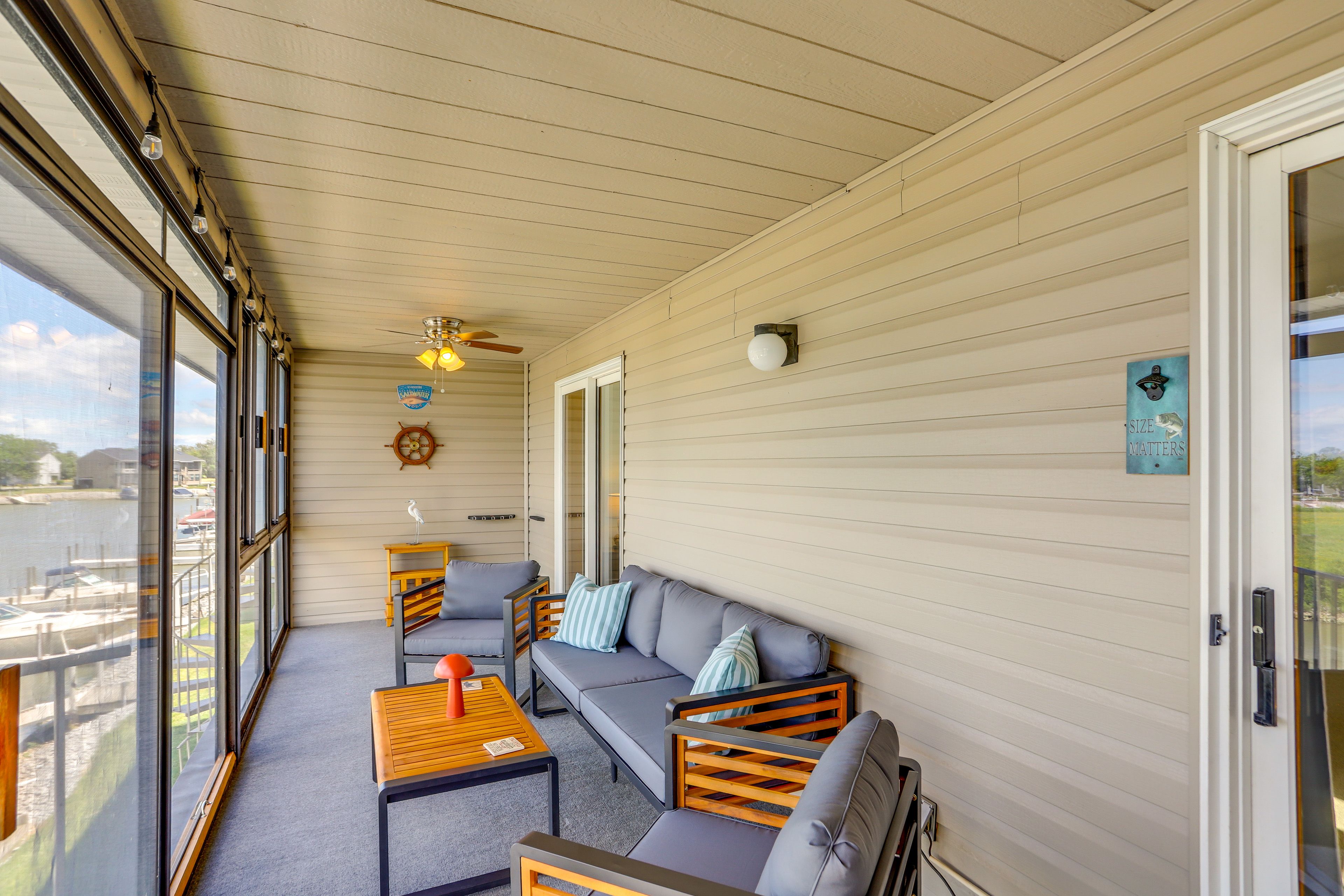 Screened Balcony | Lake View