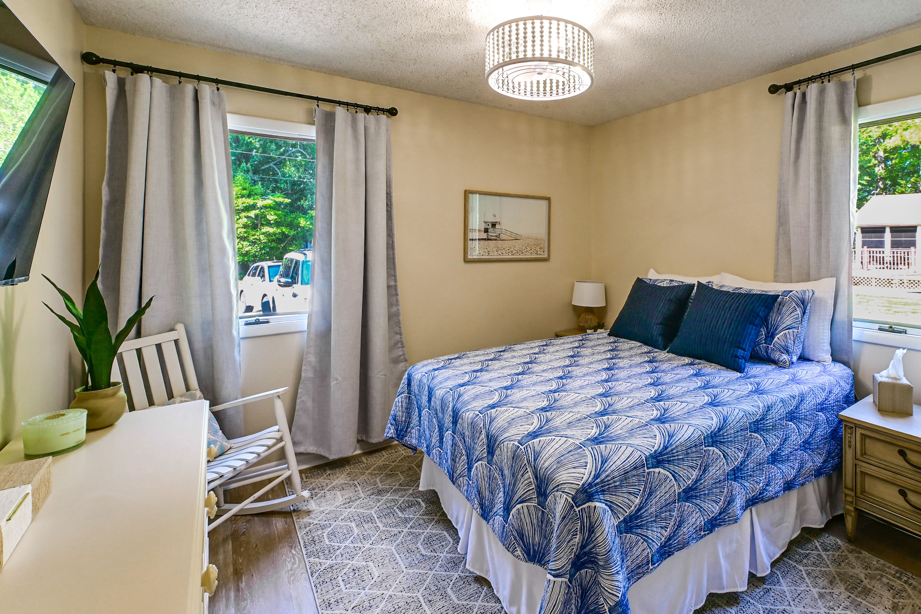 Bedroom 1 | King Bed | 1st Floor