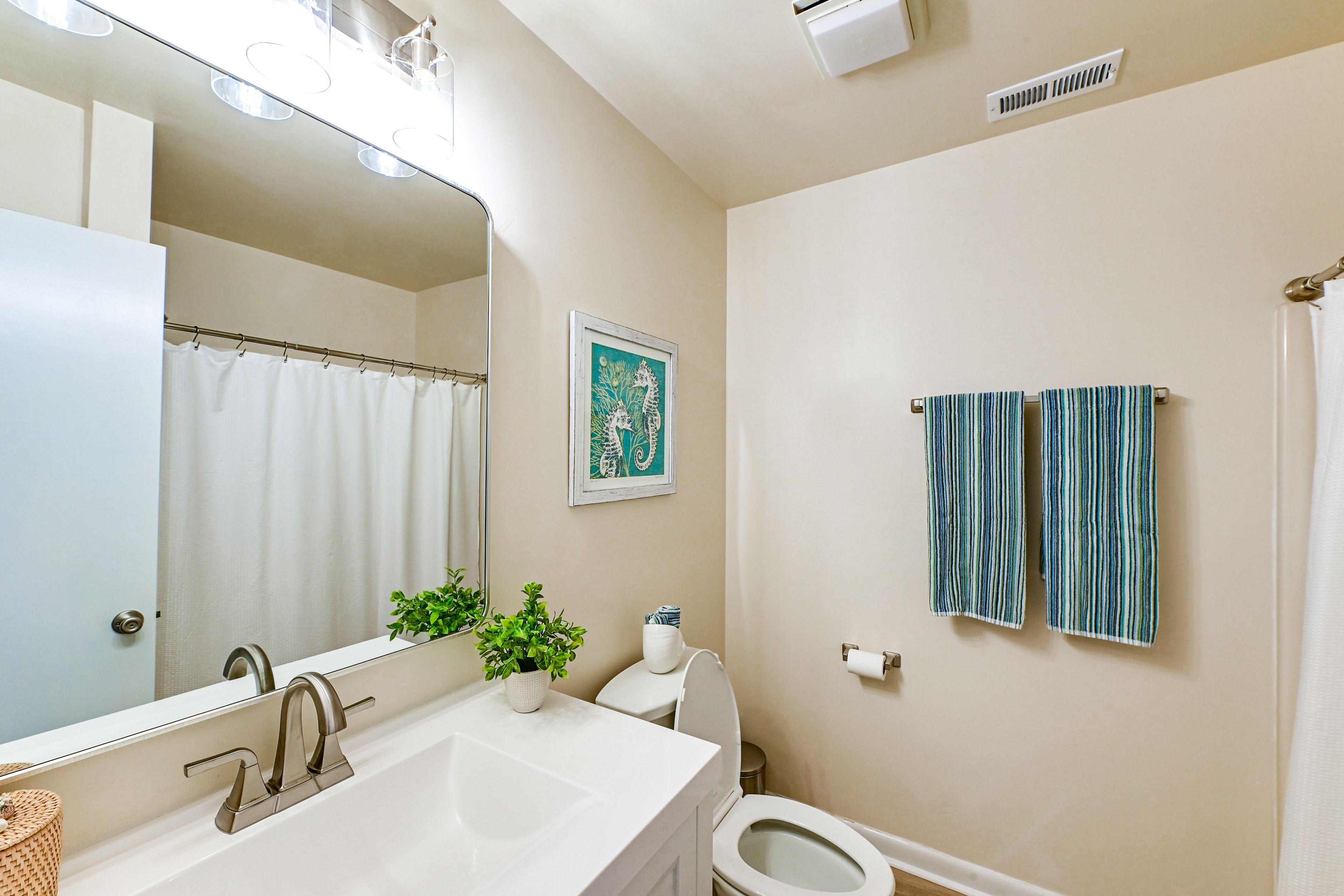 Full Bathroom | 2nd Floor