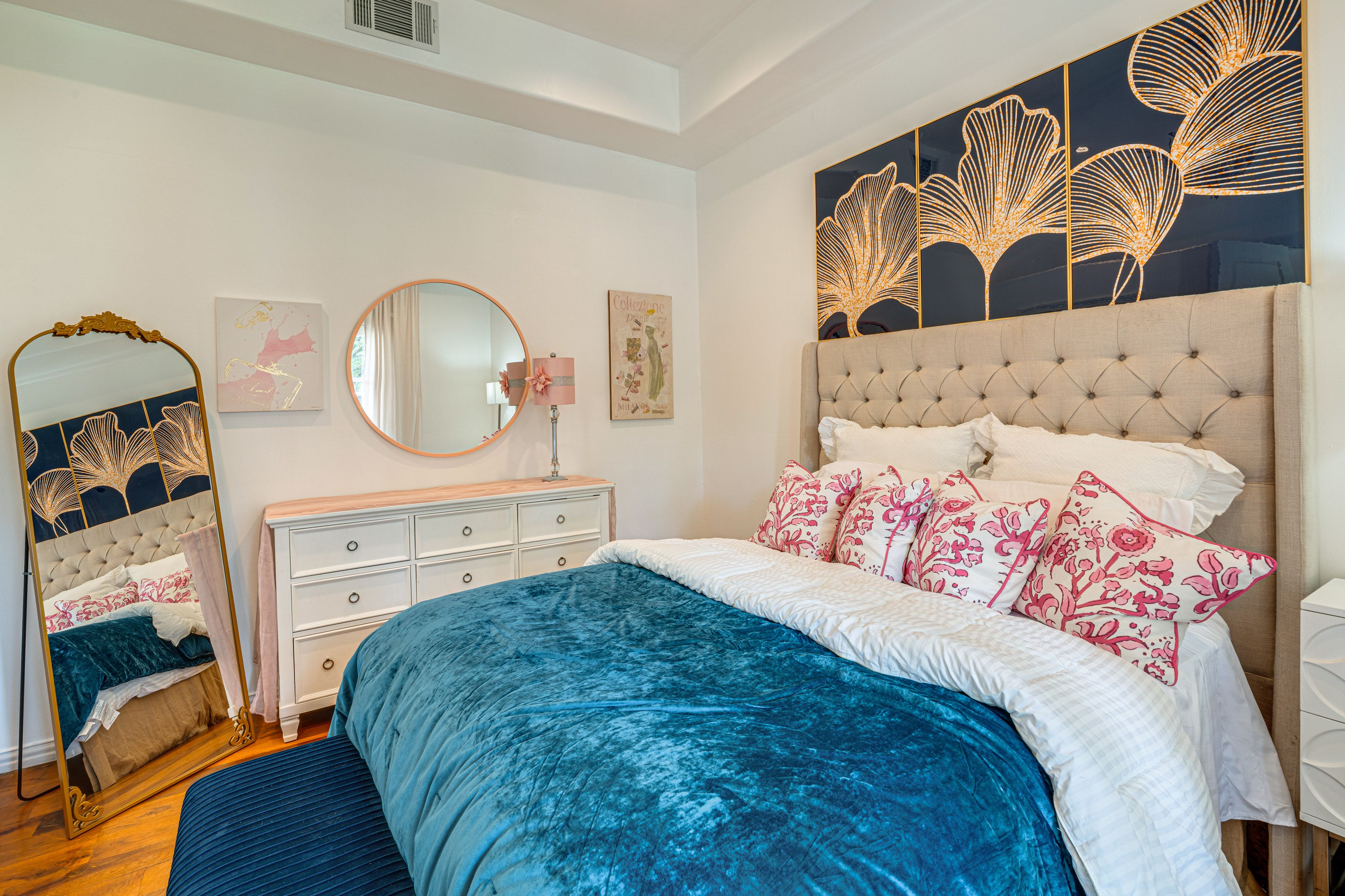 Bedroom 4 | Queen Bed