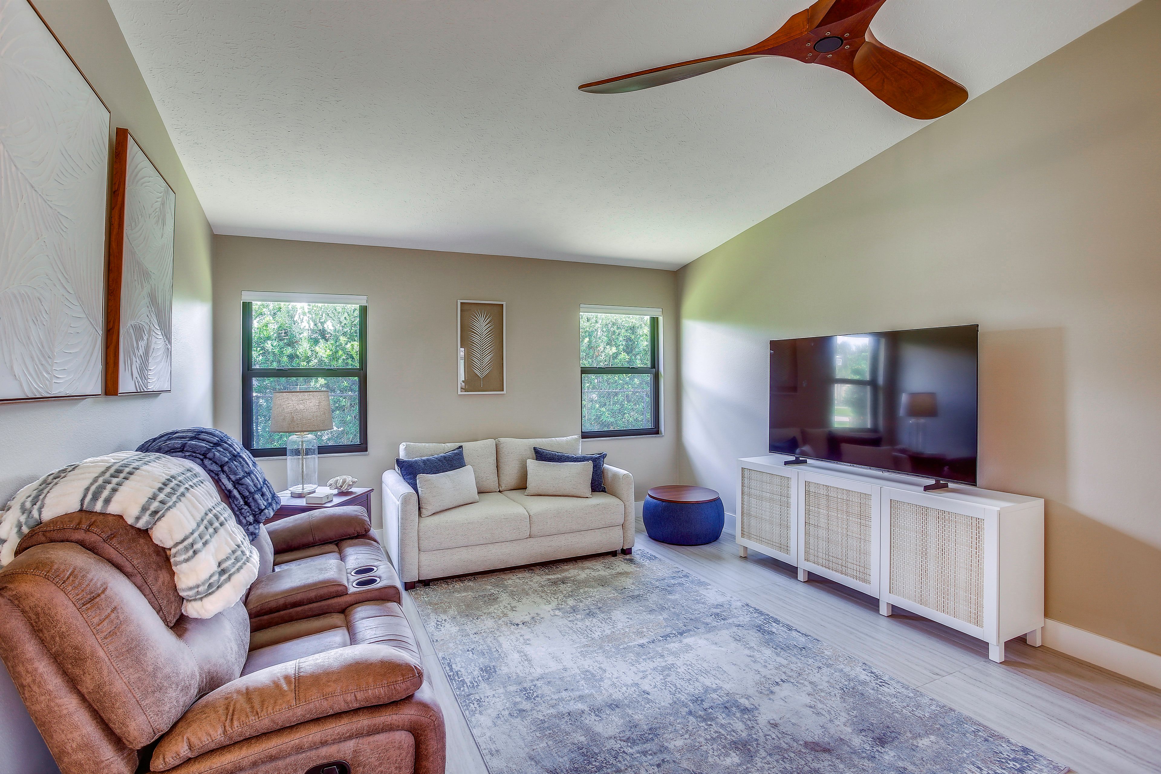 Family Room | Queen Sleeper Sofa