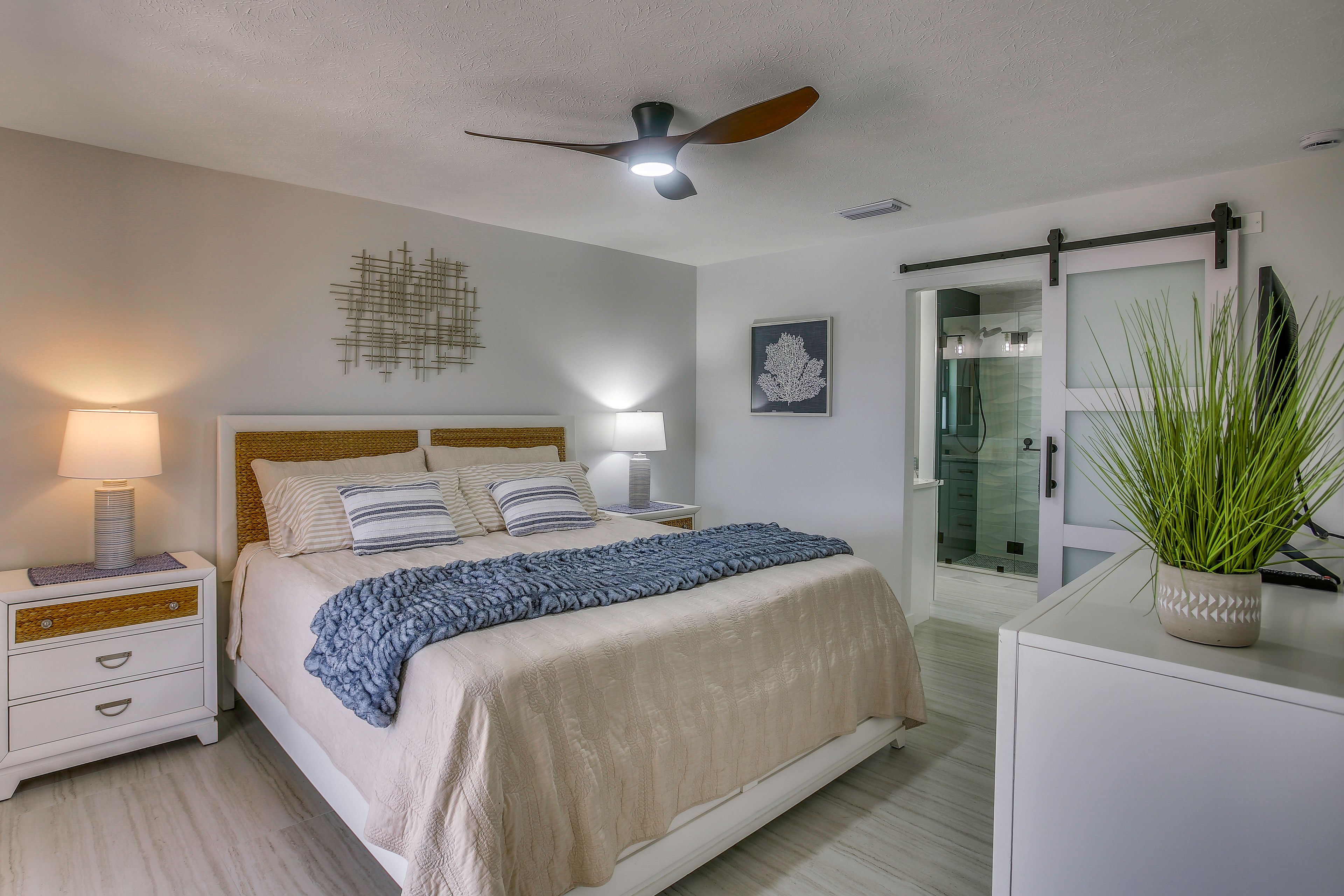 Bedroom 1 | King Bed