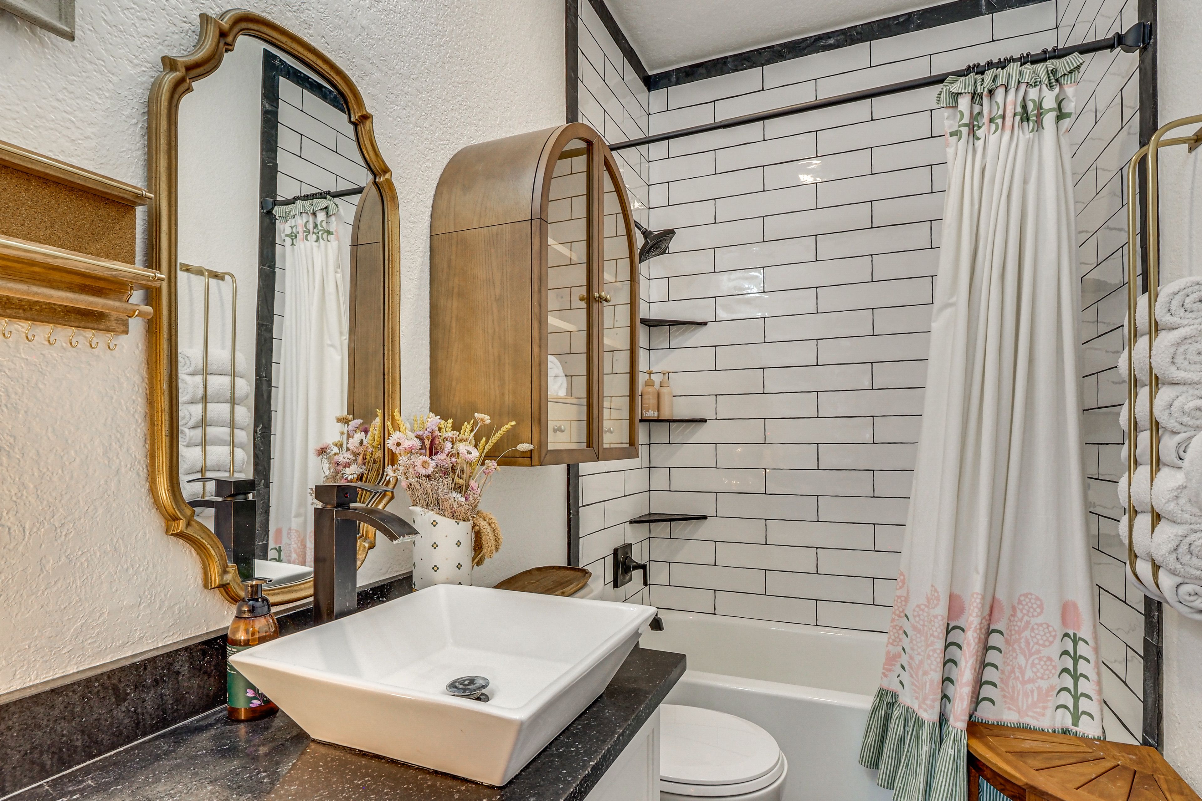 Full Bathroom | 2nd Floor