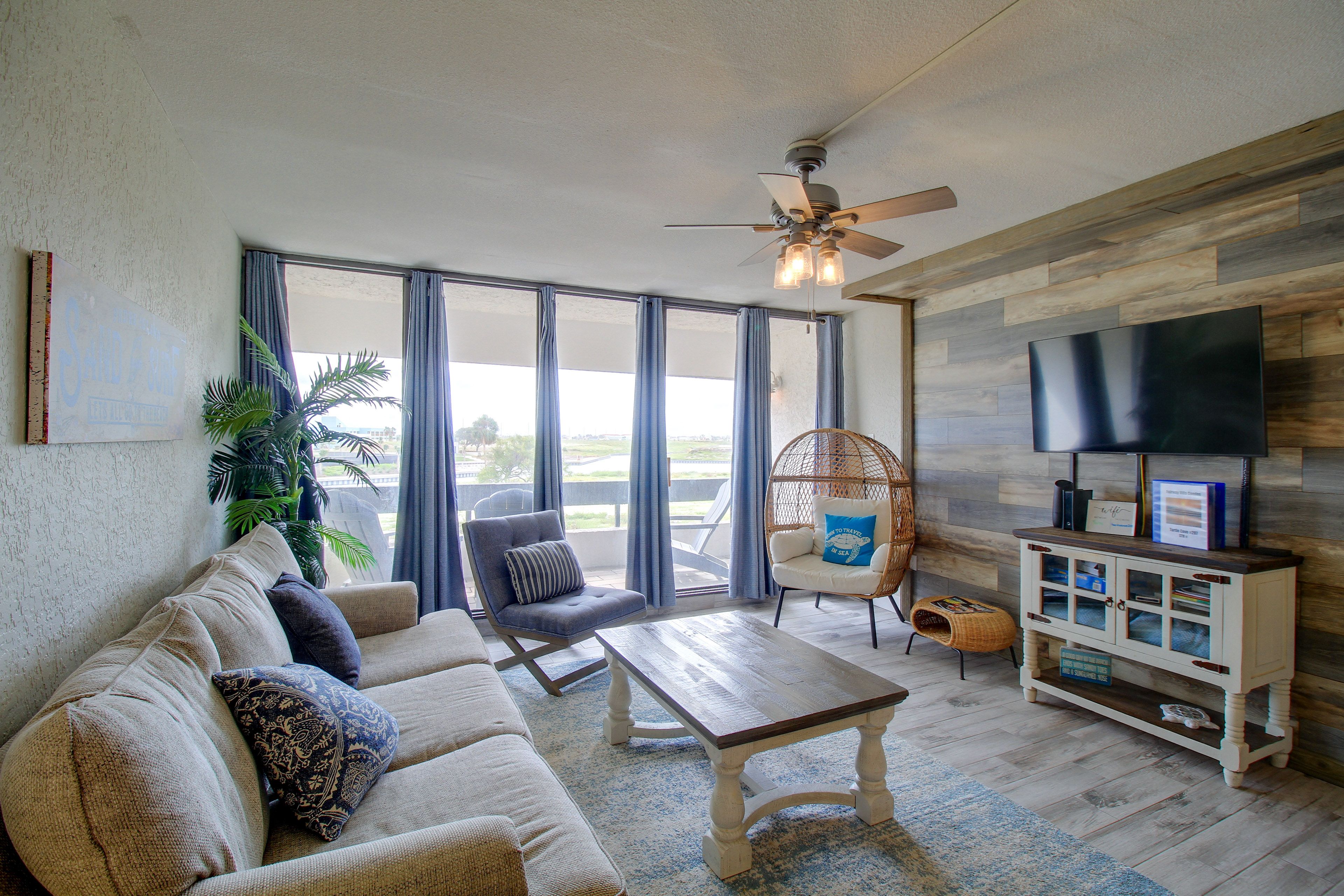 Corpus Christi Vacation Rental | 2BR | 1BA | 931 Sq Ft | Stairs to Enter