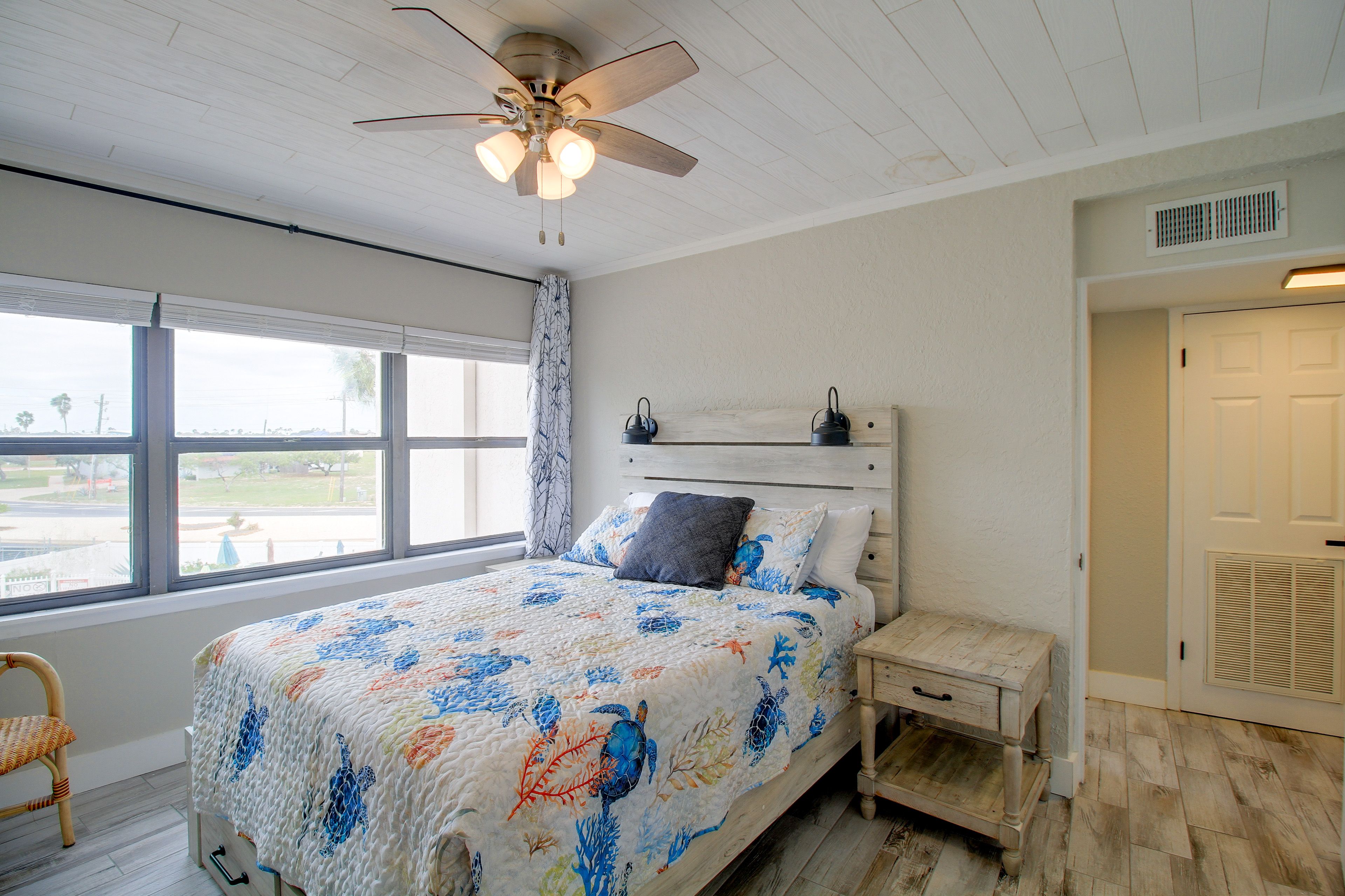 Bedroom 2 | Queen Bed