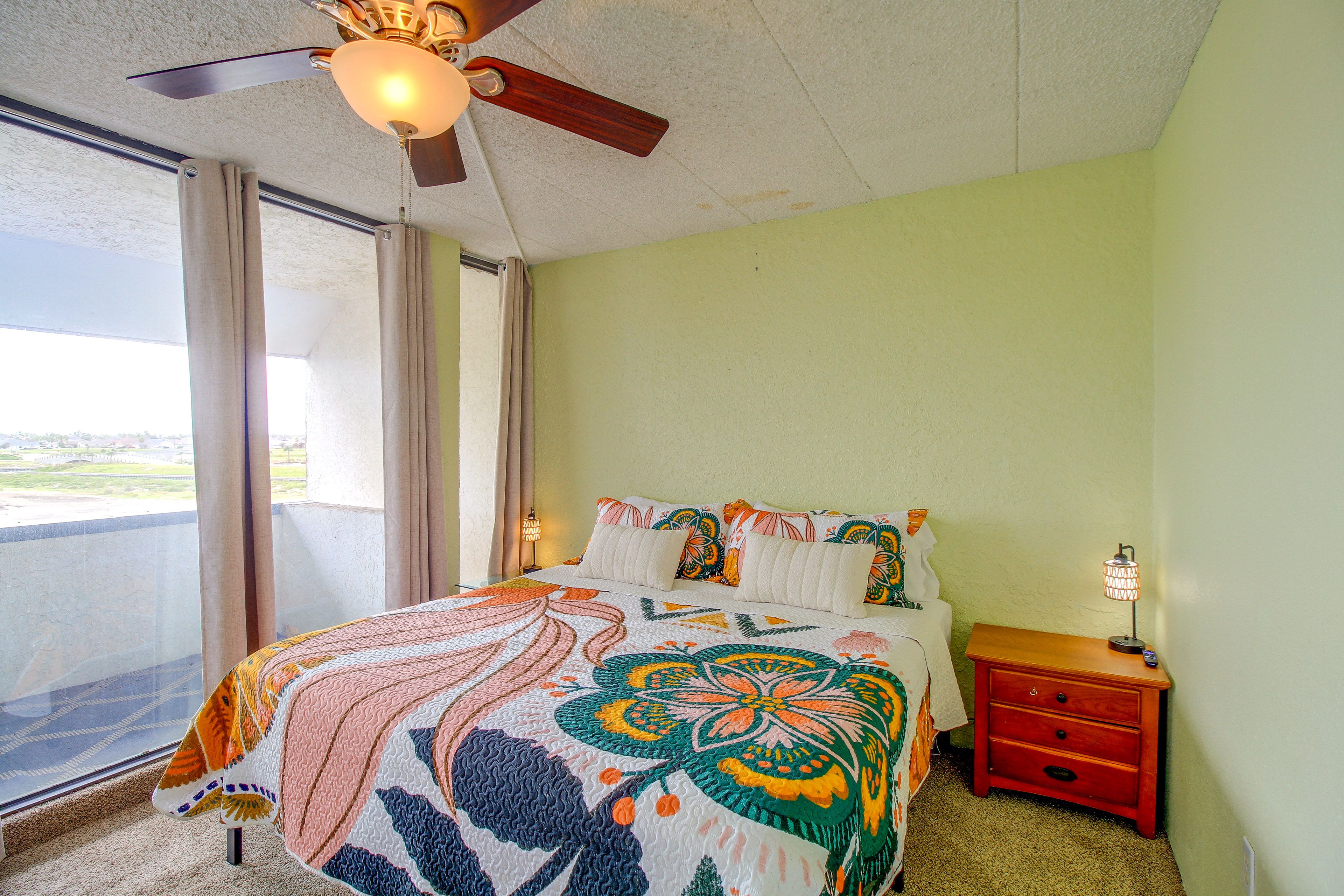 Bedroom 2 | King Bed | Twin Bed