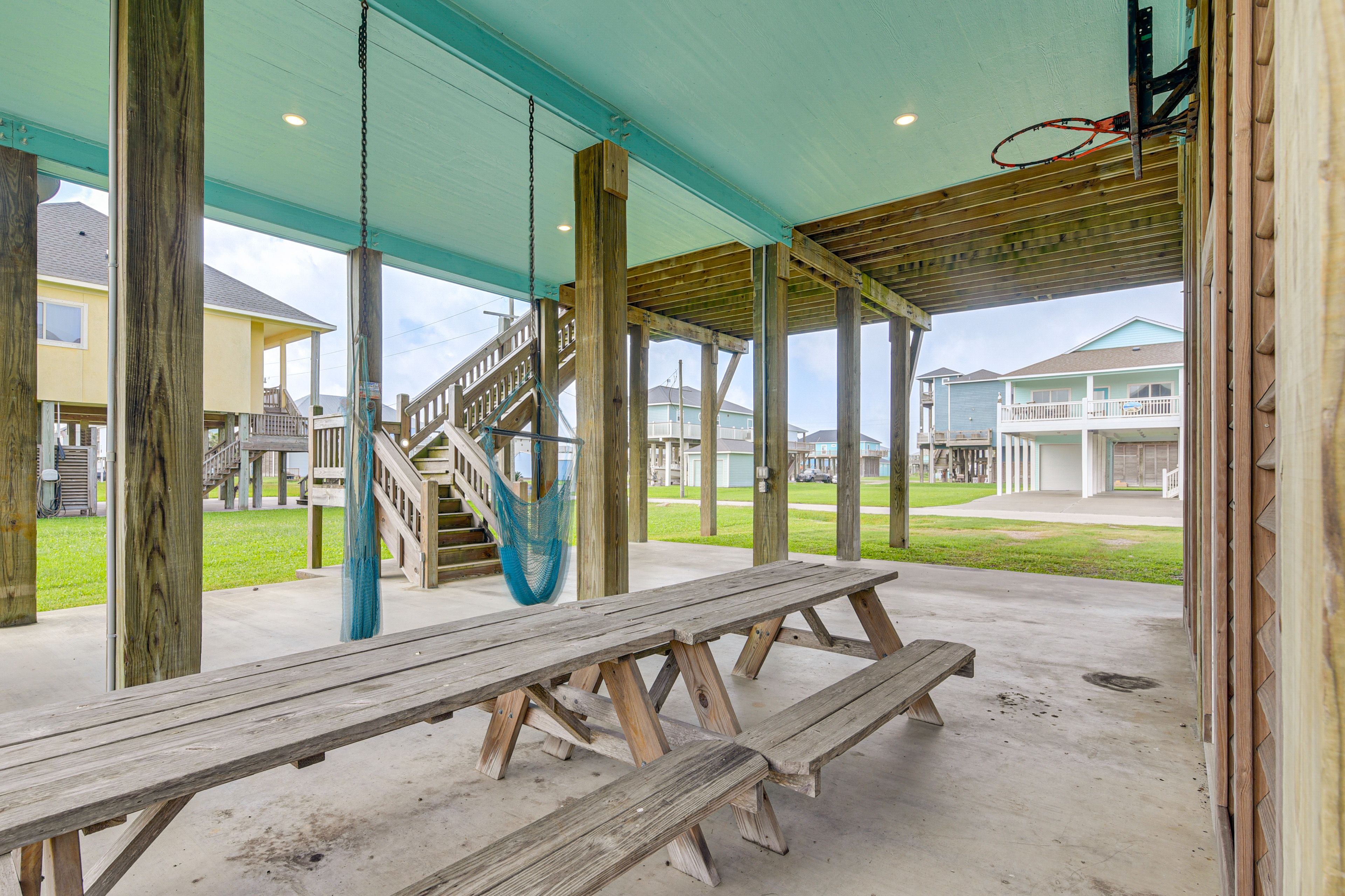 Patio | Picnic Tables | Gas Grill
