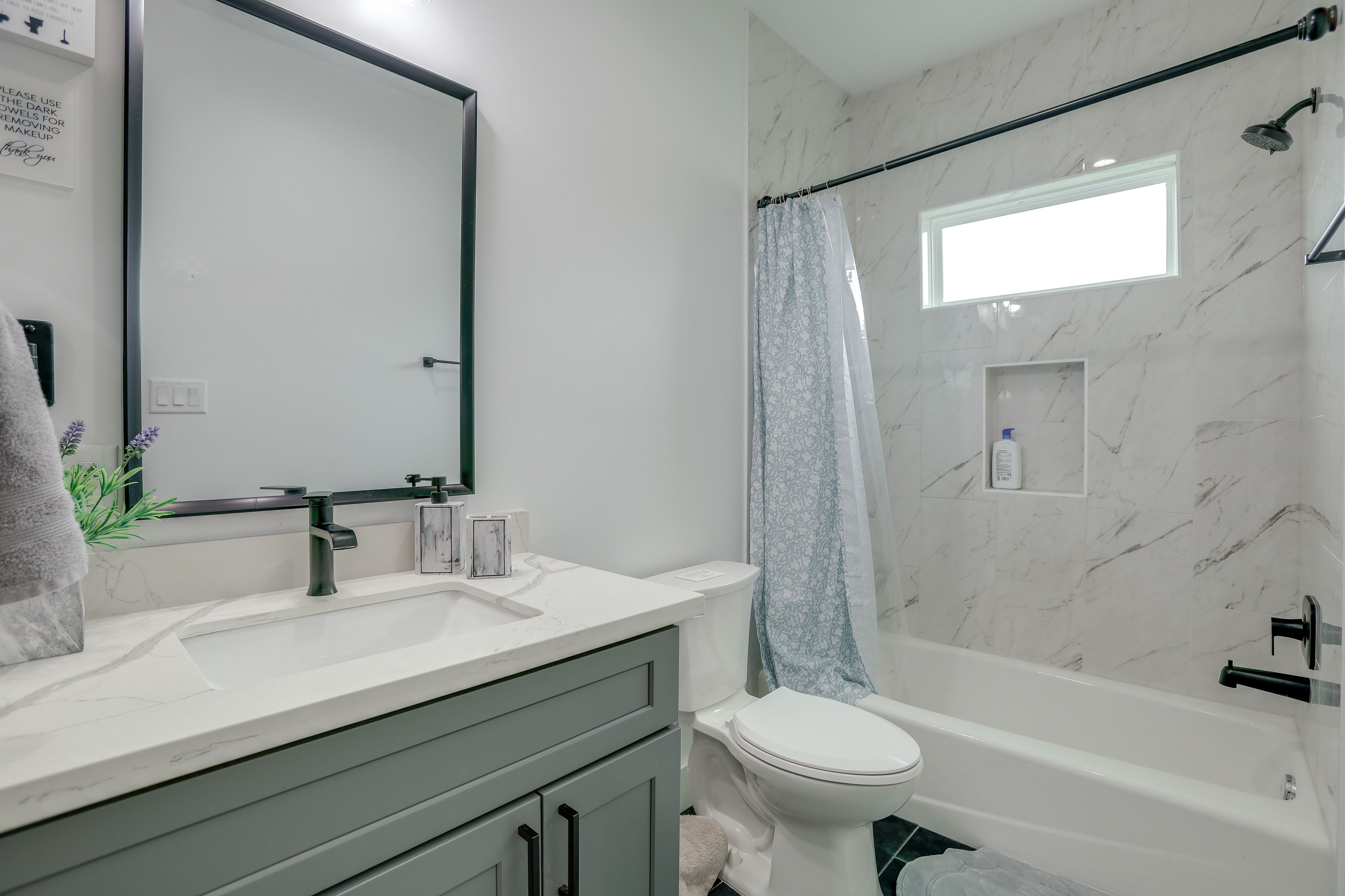 Full Bathroom | 2nd Floor