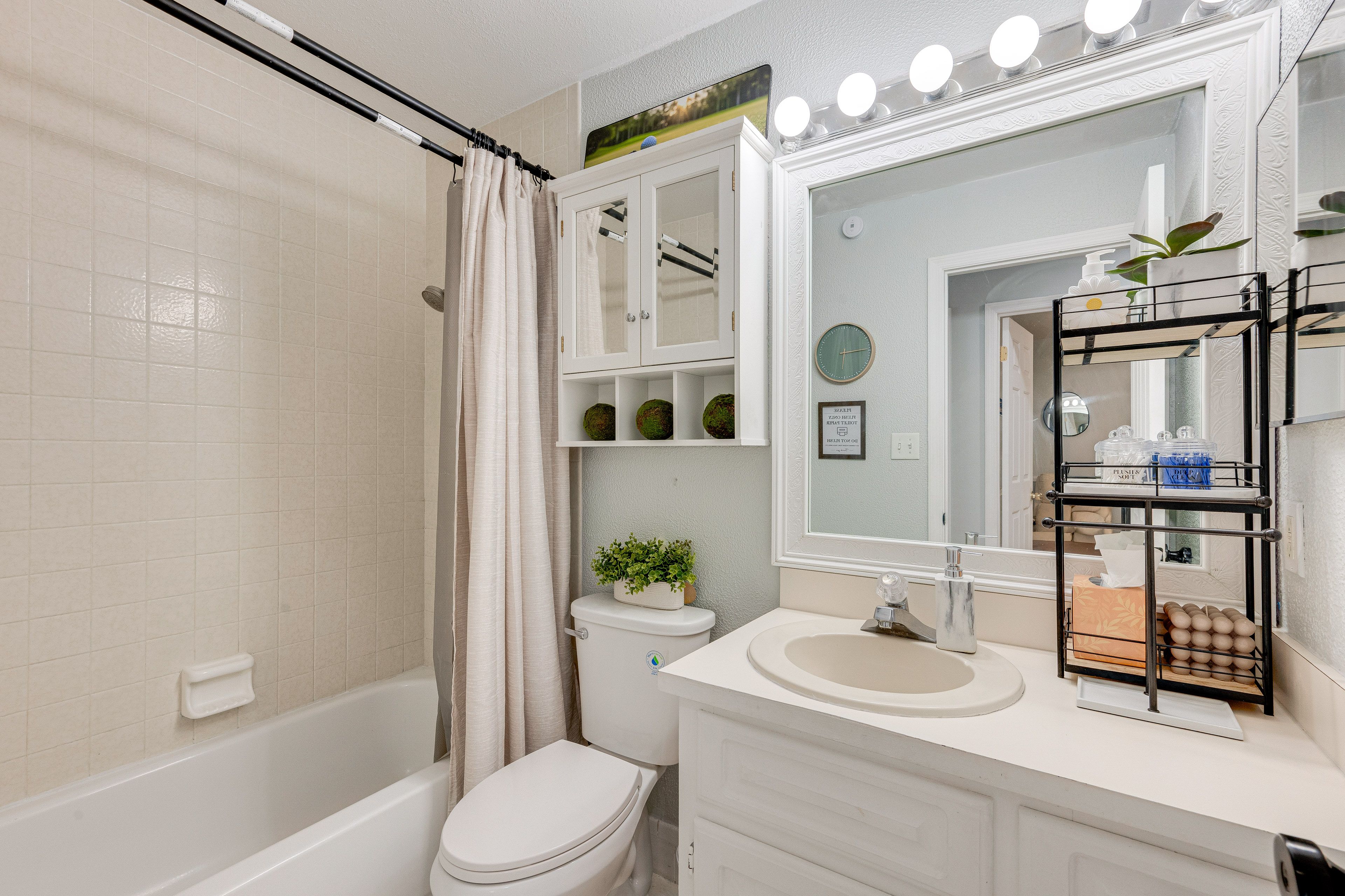 Full Bathroom | Towels & Linens Provided