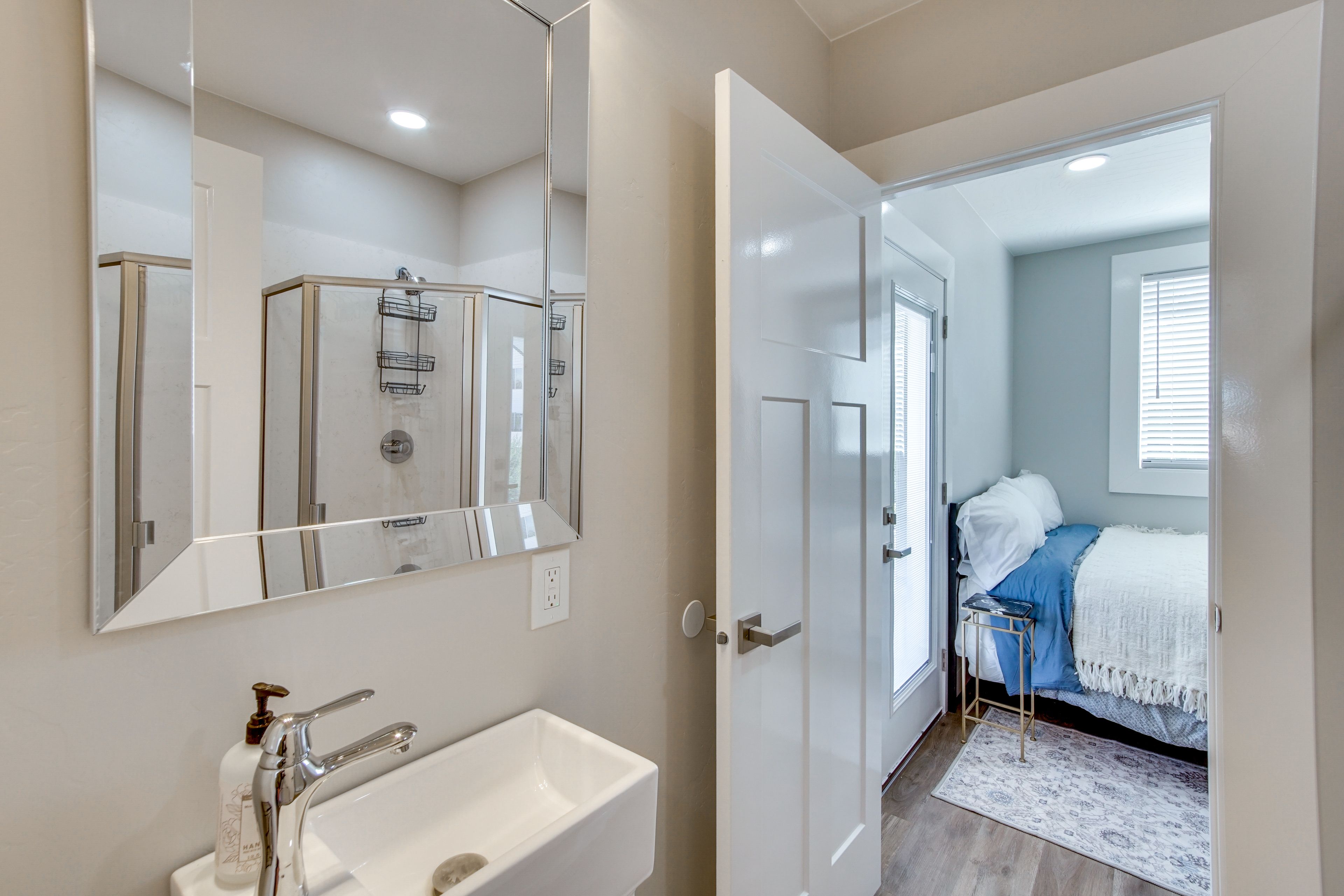 Unit 58 | Full Bathroom