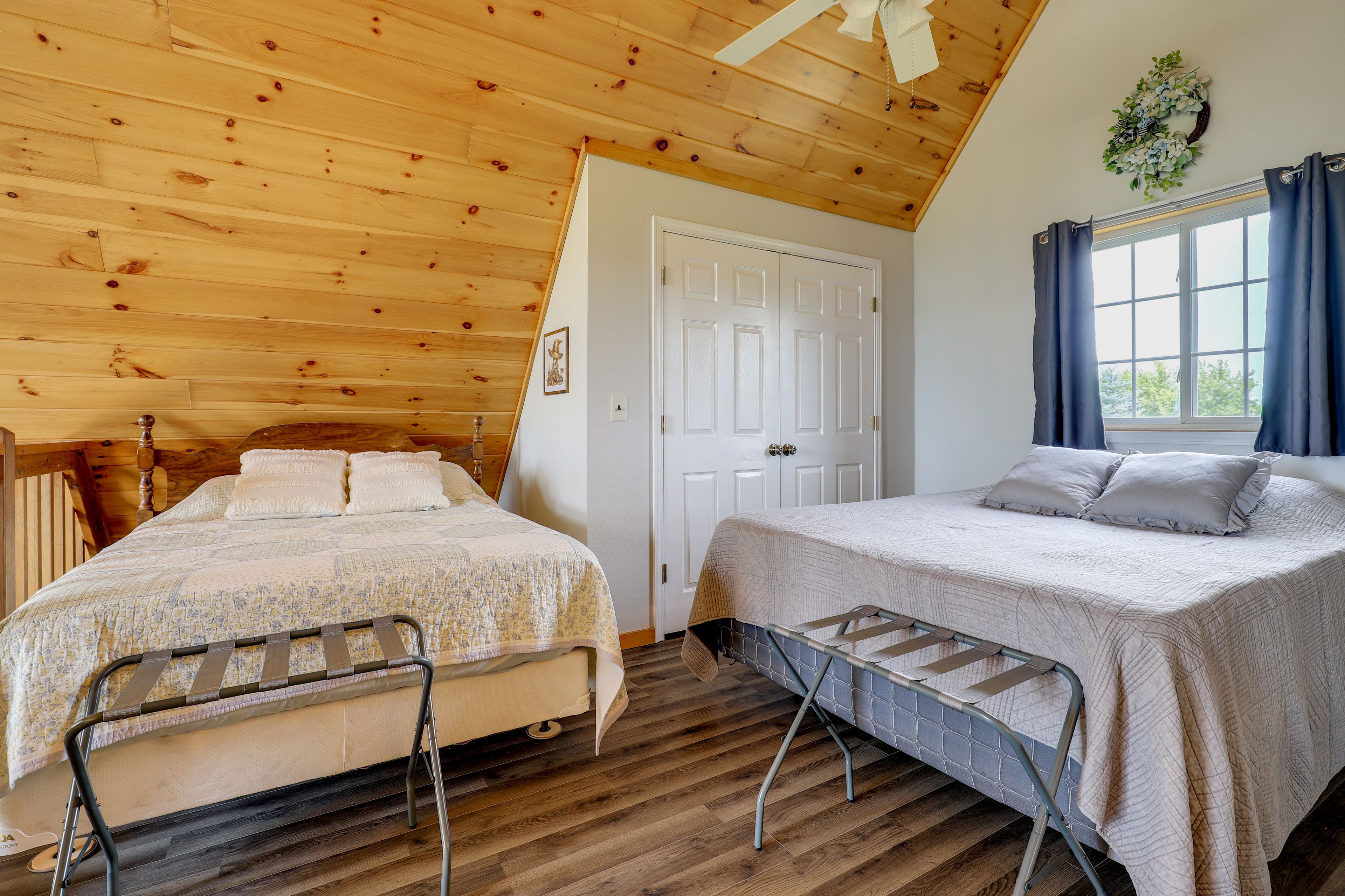 Bedroom (Loft) | Queen Bed | Full Bed | 2nd Floor