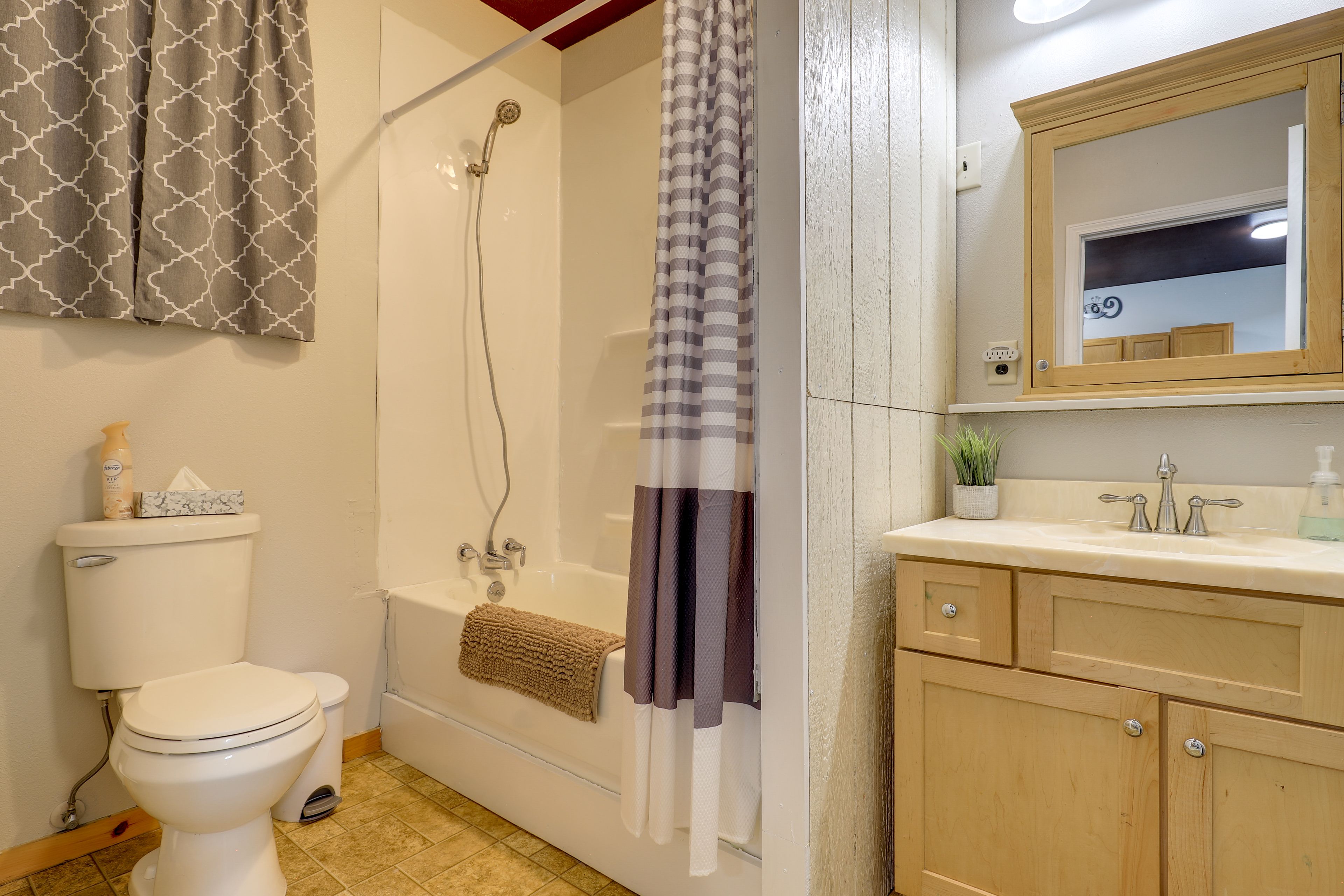 Full Bathroom | 1st Floor