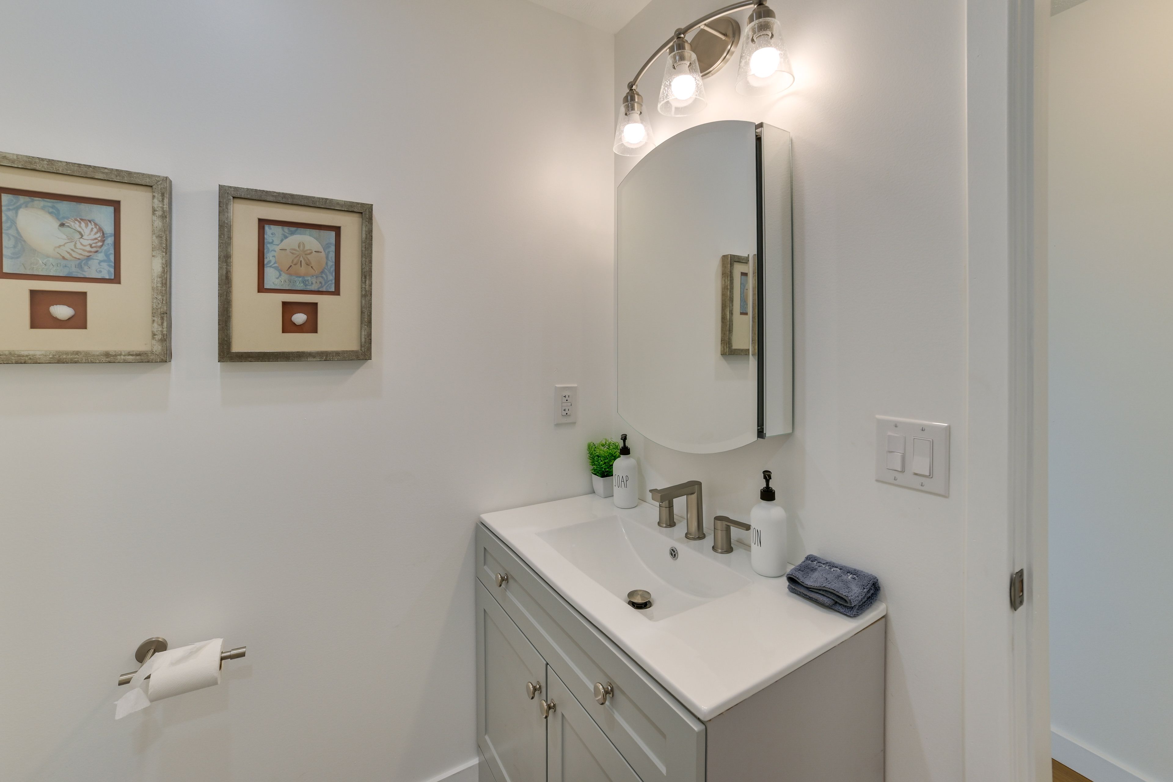 Full Bathroom