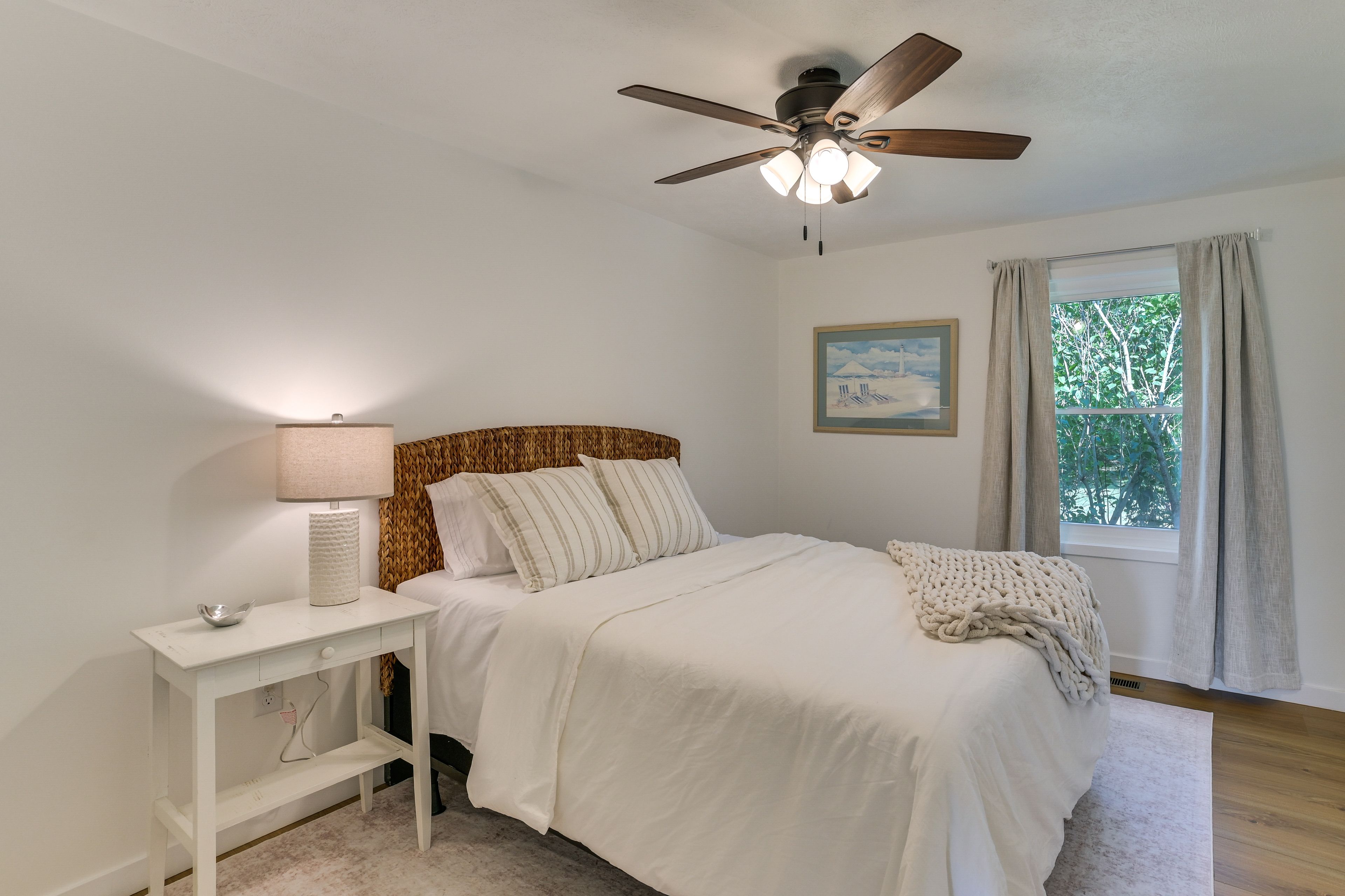Bedroom 1 | Queen Bed