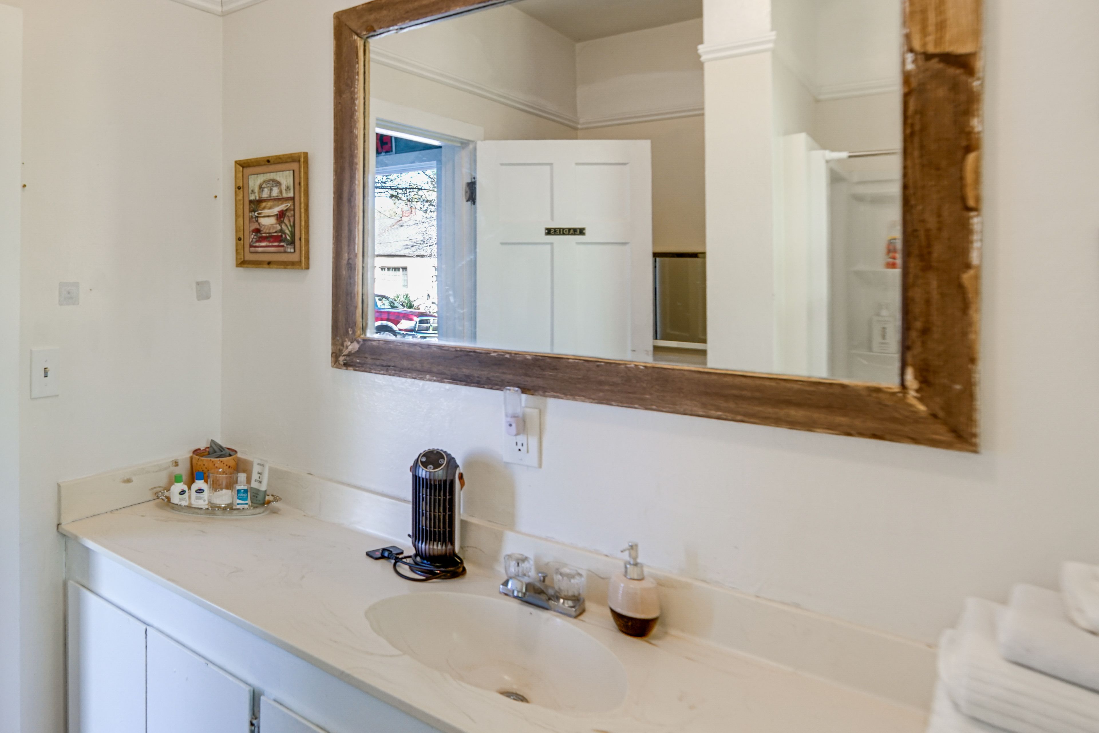 Unit B | Full Bathroom | Main Level