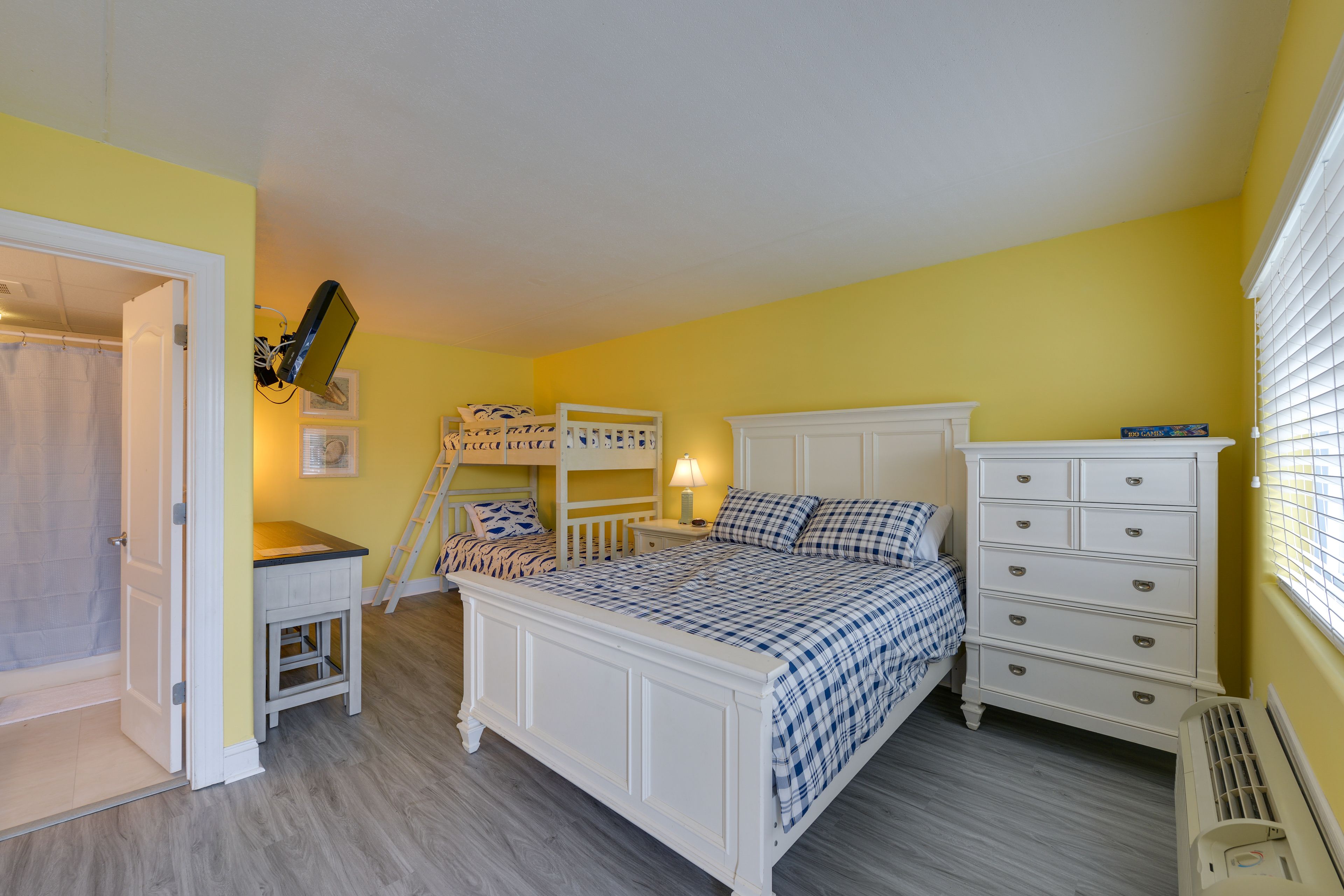 Studio | Queen Bed | Twin Bunk Bed
