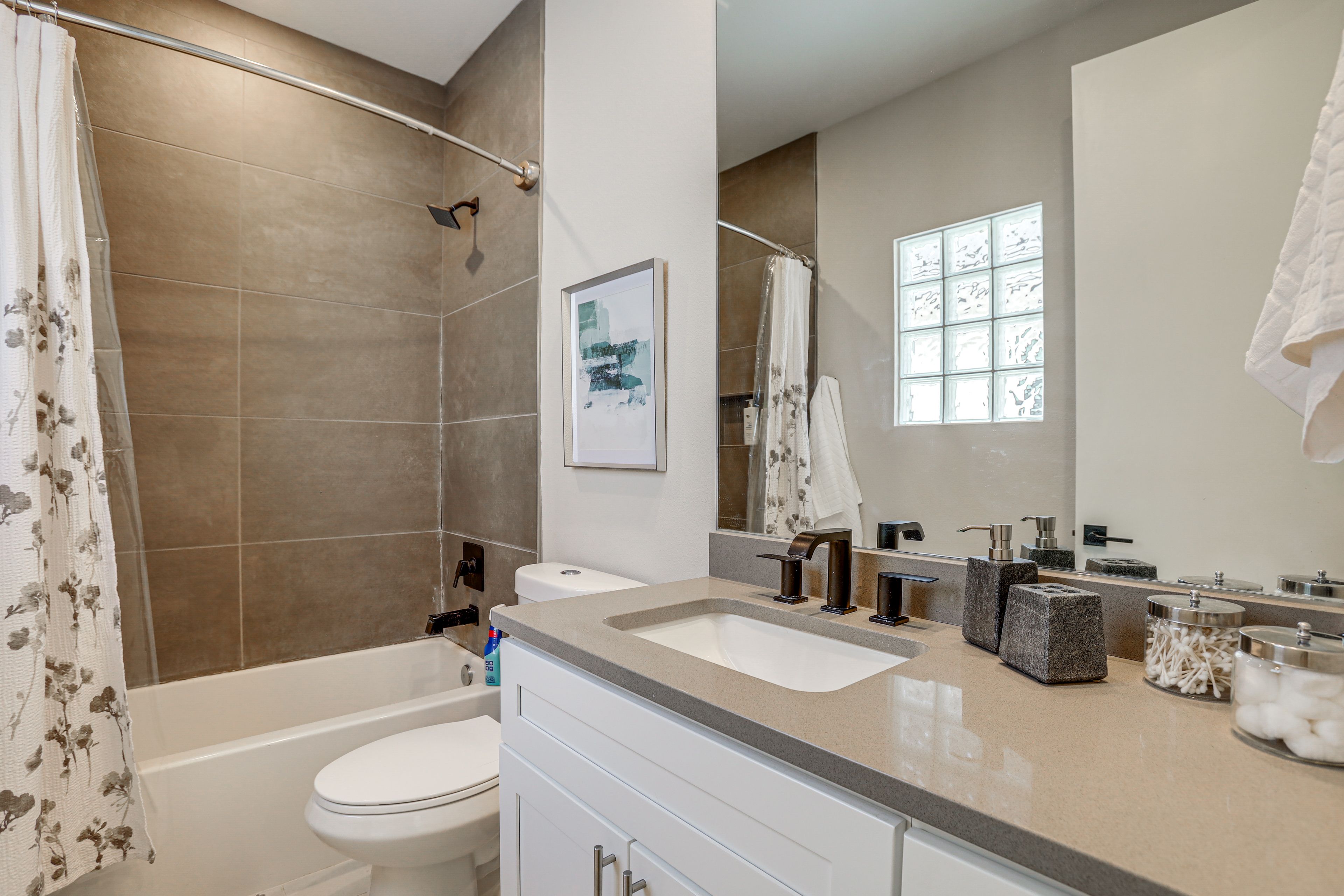 Full Bathroom | 2nd Floor