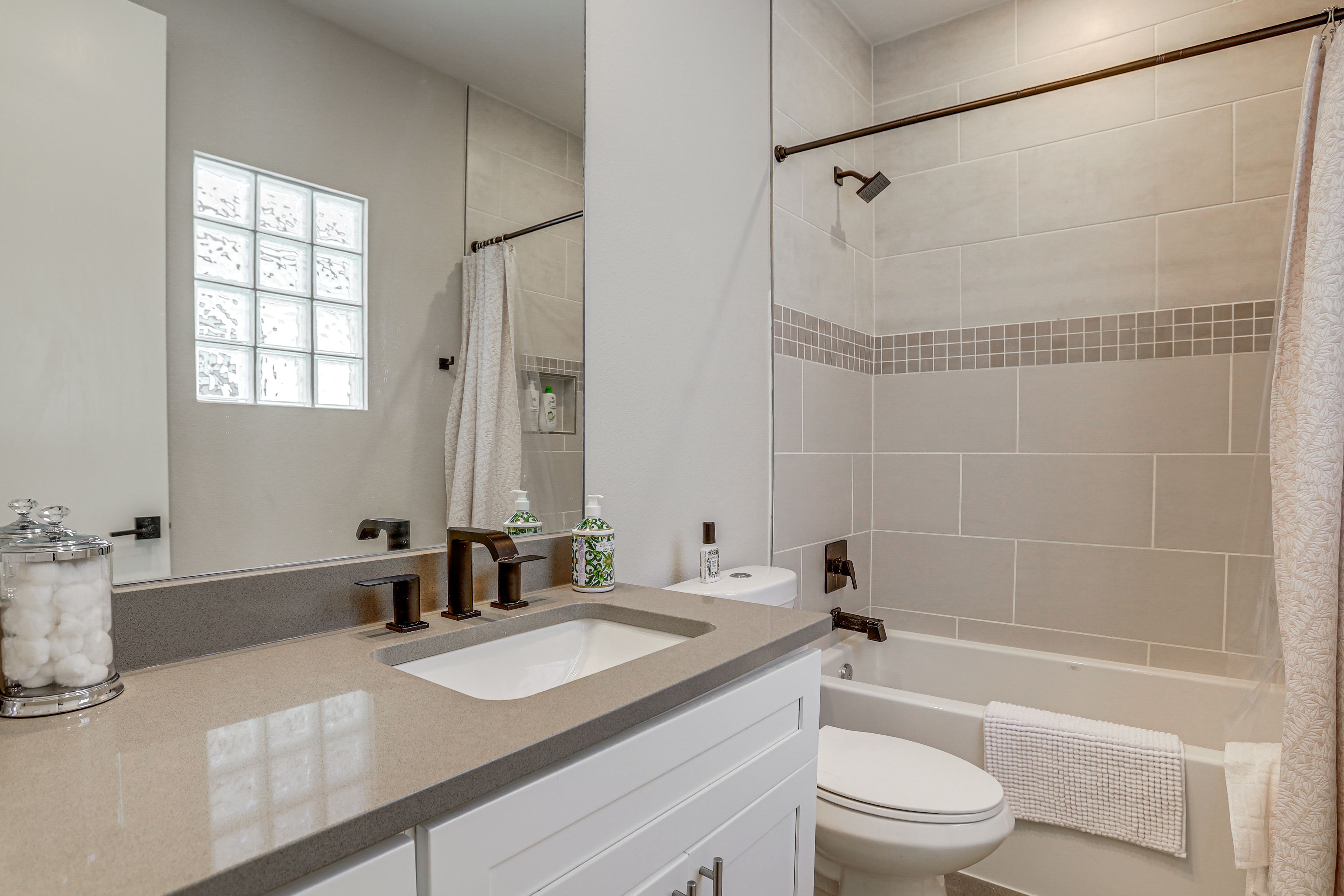 Full Bathroom | 2nd Floor