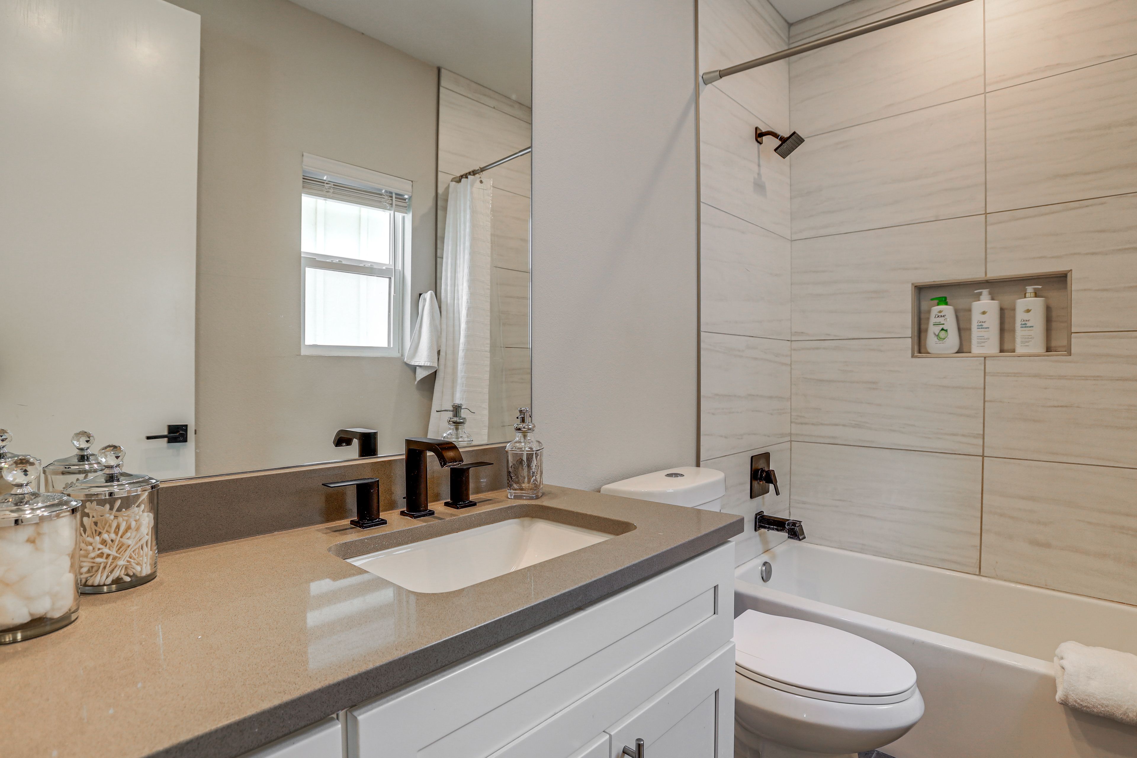 Full Bathroom | 2nd Floor