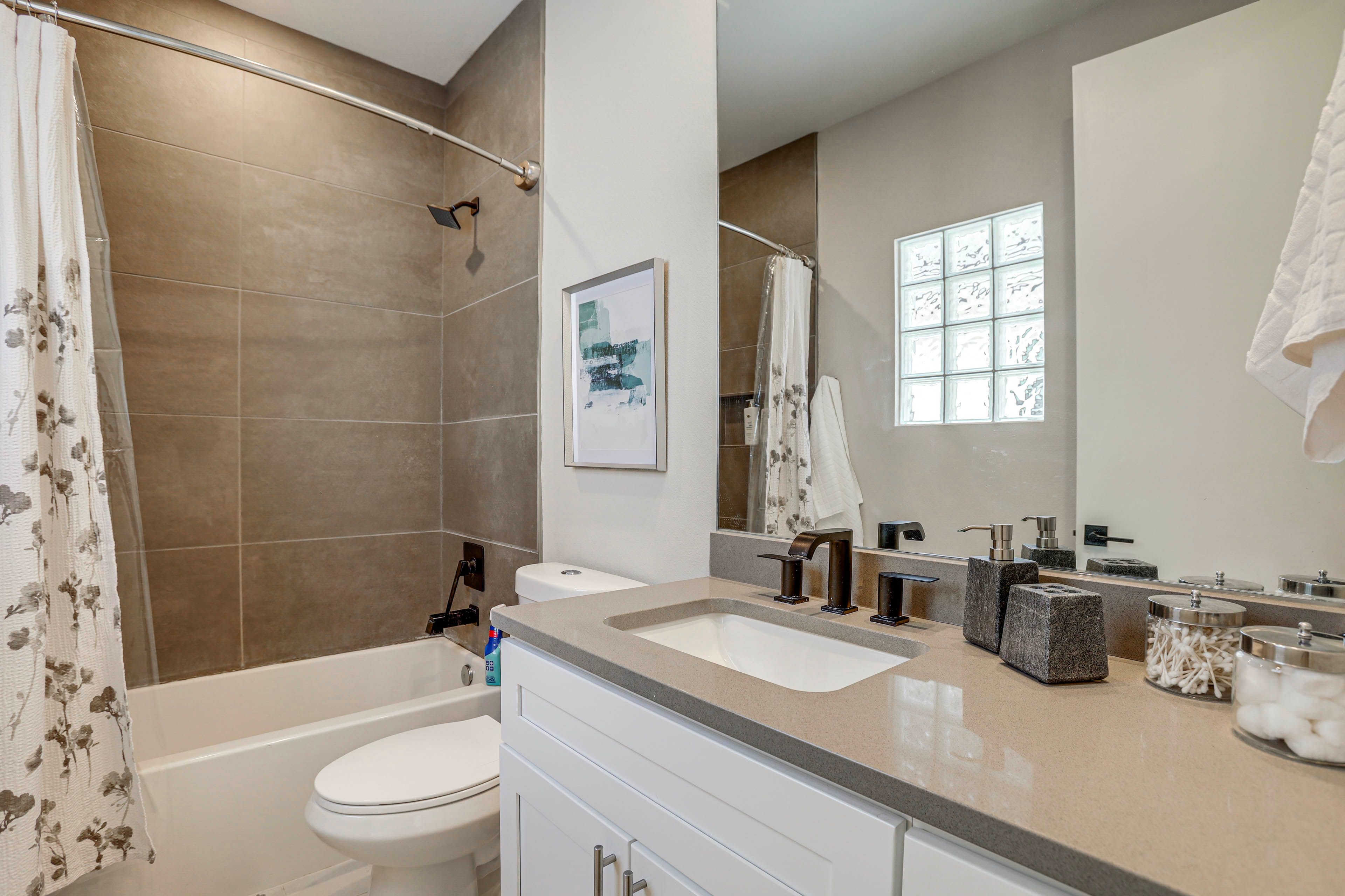 Full Bathroom | 2nd Floor