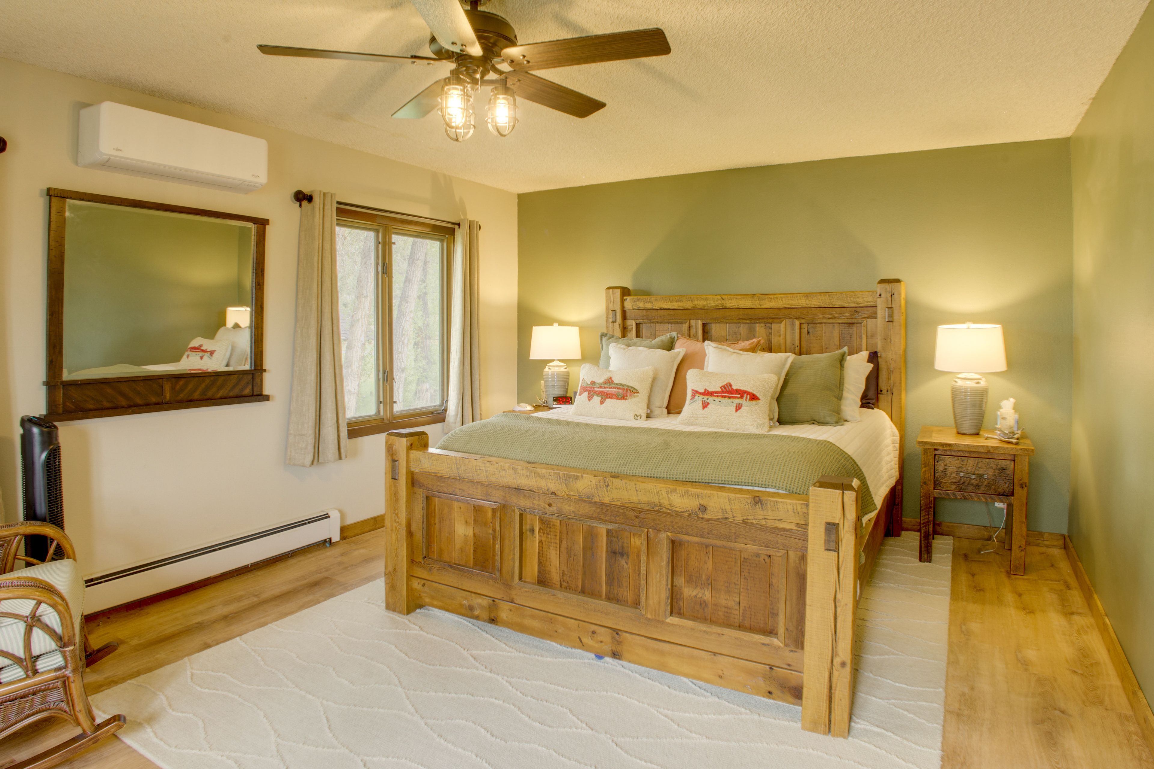 Bedroom 1 | Queen Bed