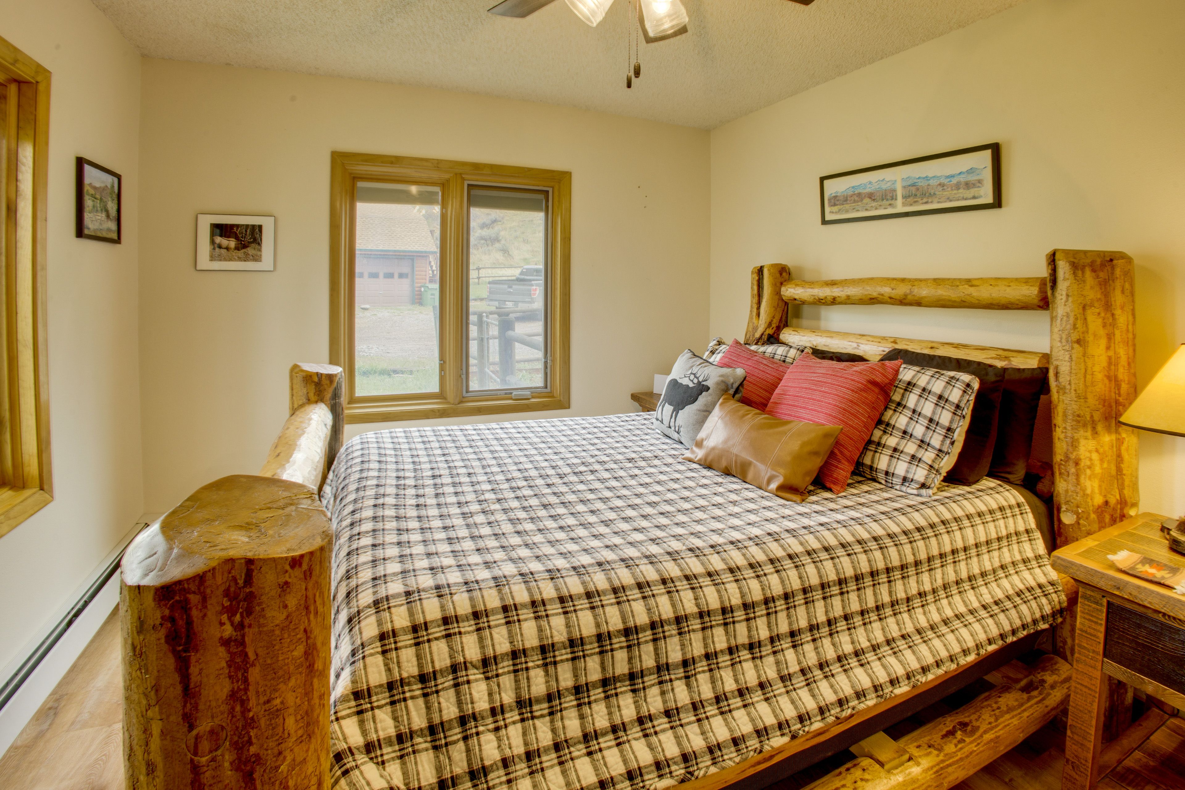 Bedroom 2 | Queen Bed
