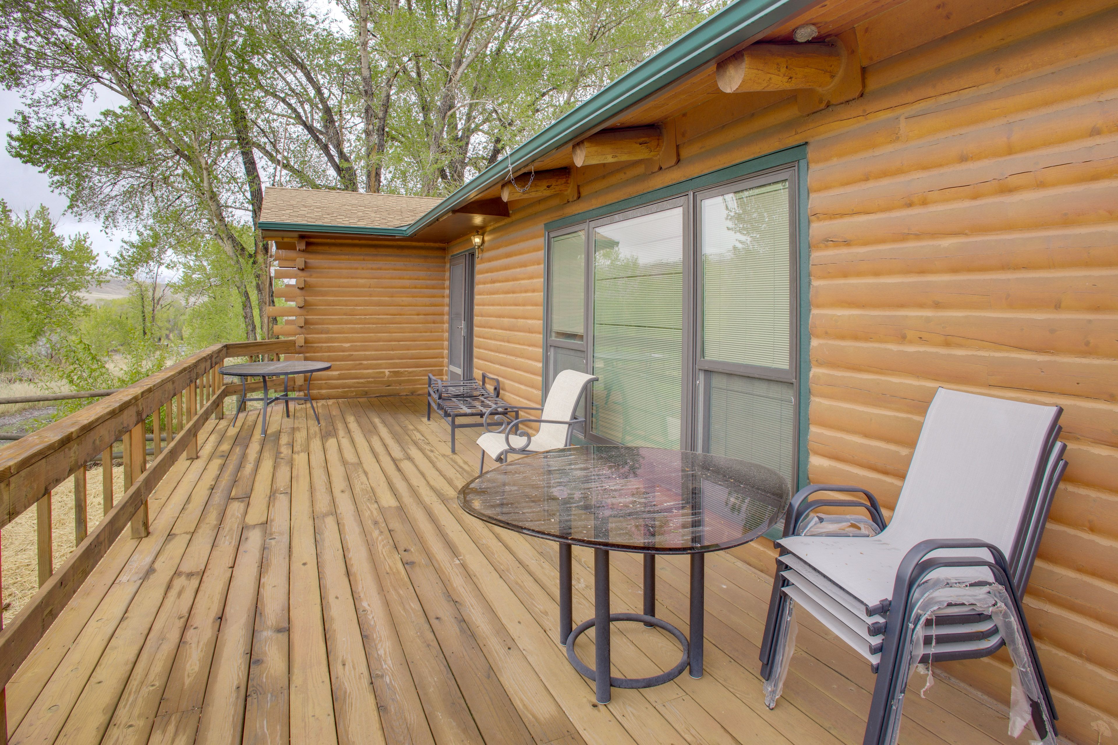 Furnished Deck | Mountain Views