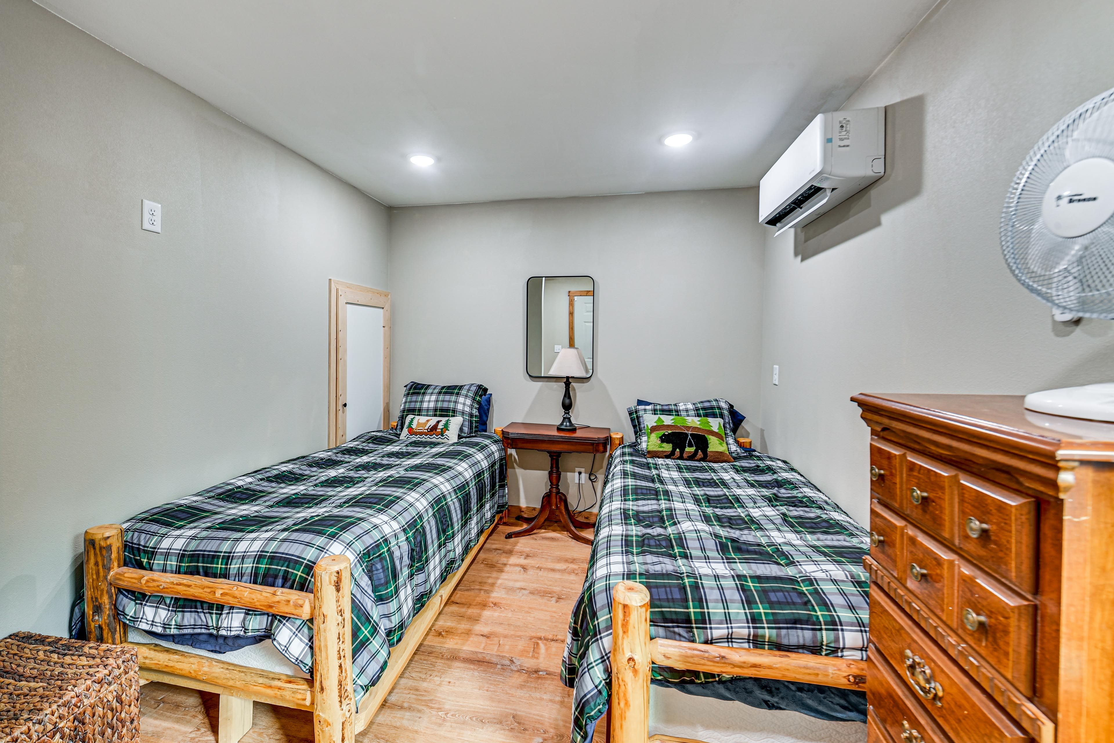 Bedroom 3 | 2 Twin Beds
