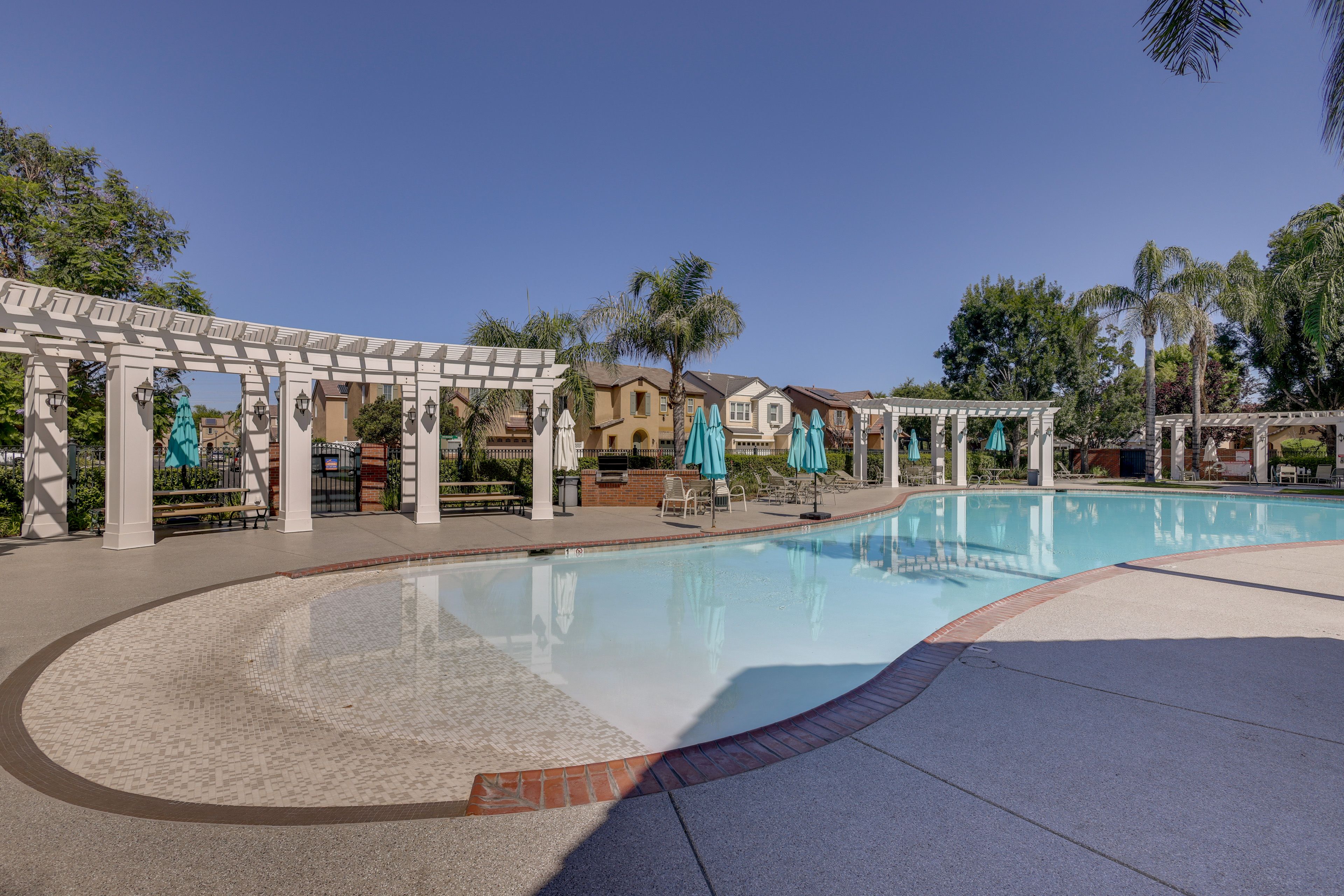 Bakersfield Vacation Rental | 4BR | 3BA | 1,854 Sq Ft | Step-Free Entry