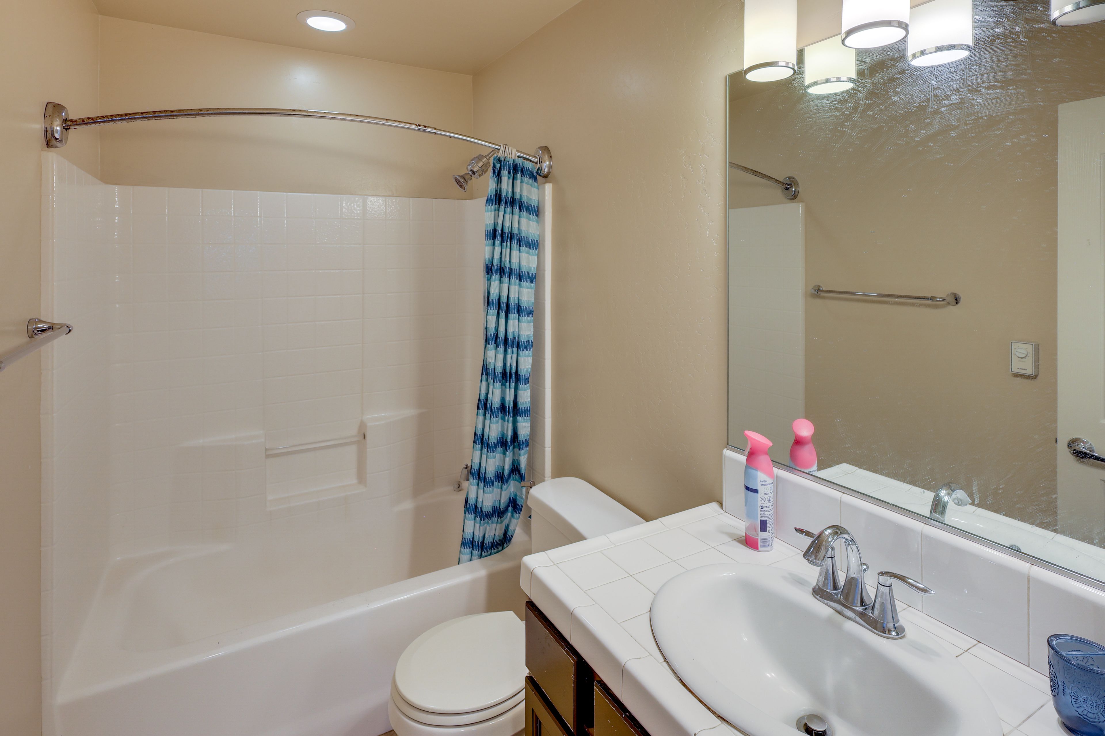 Bathroom | 2nd Floor