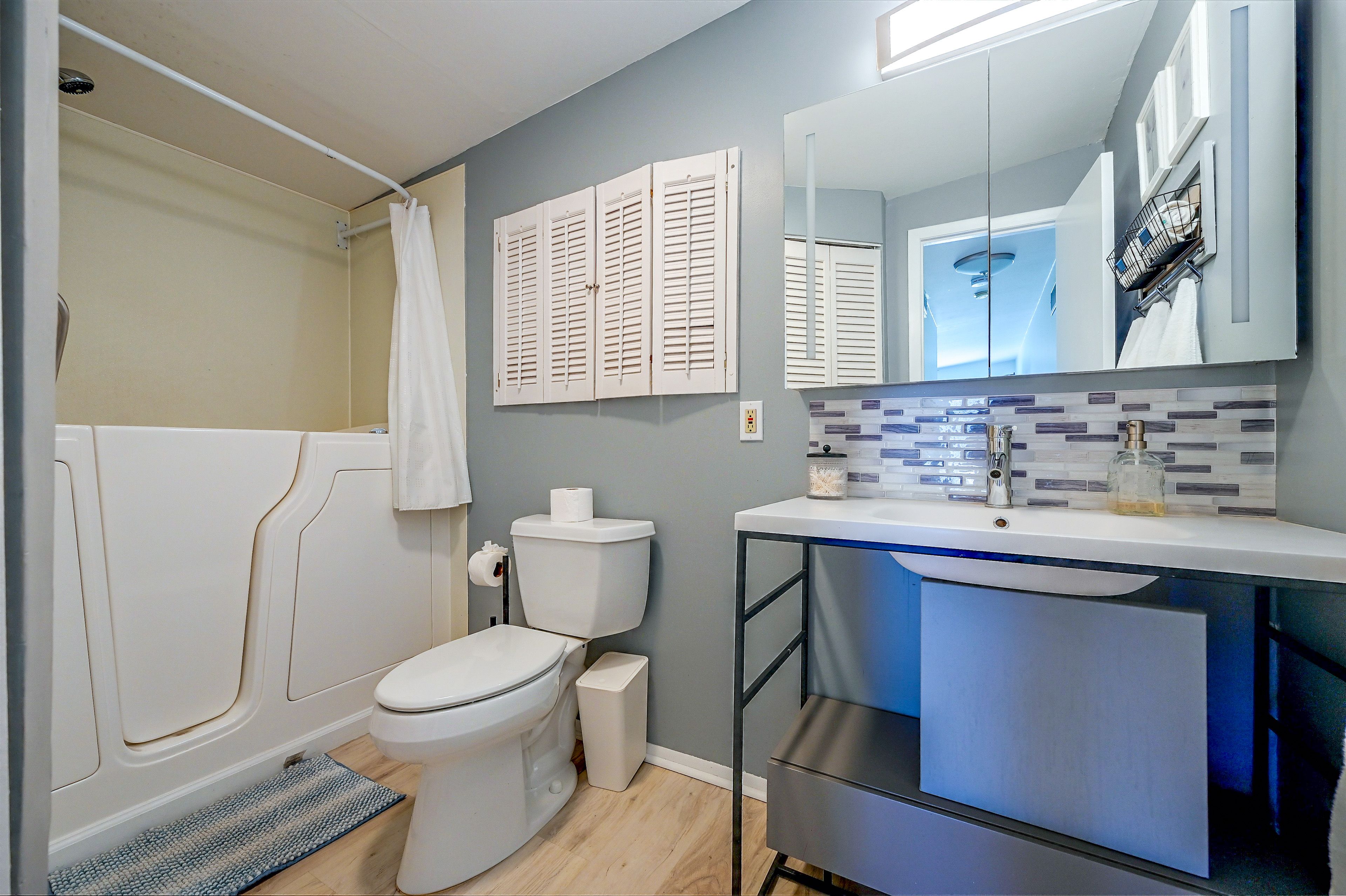 Full Bathroom
