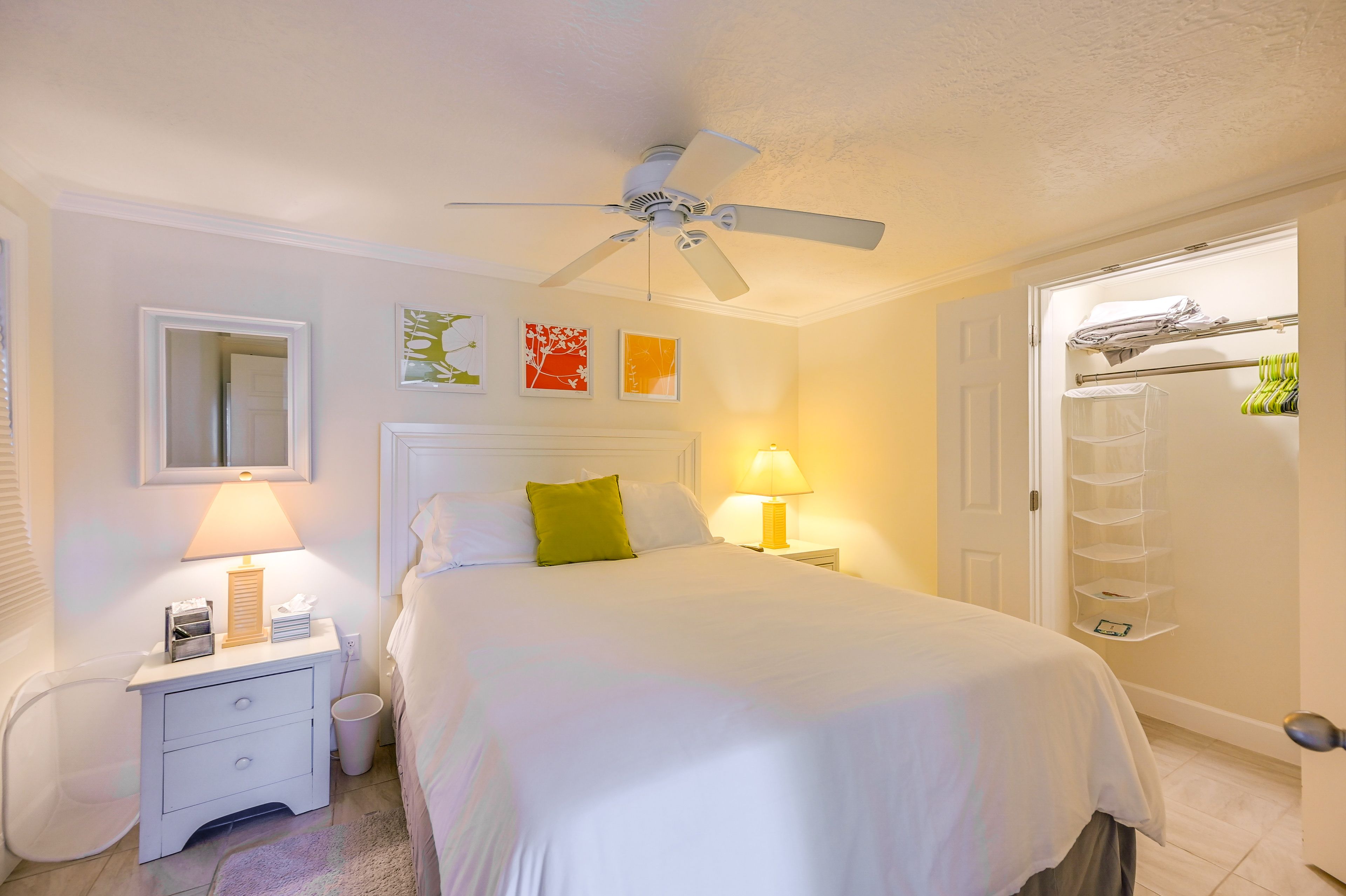 Bedroom | Queen Bed