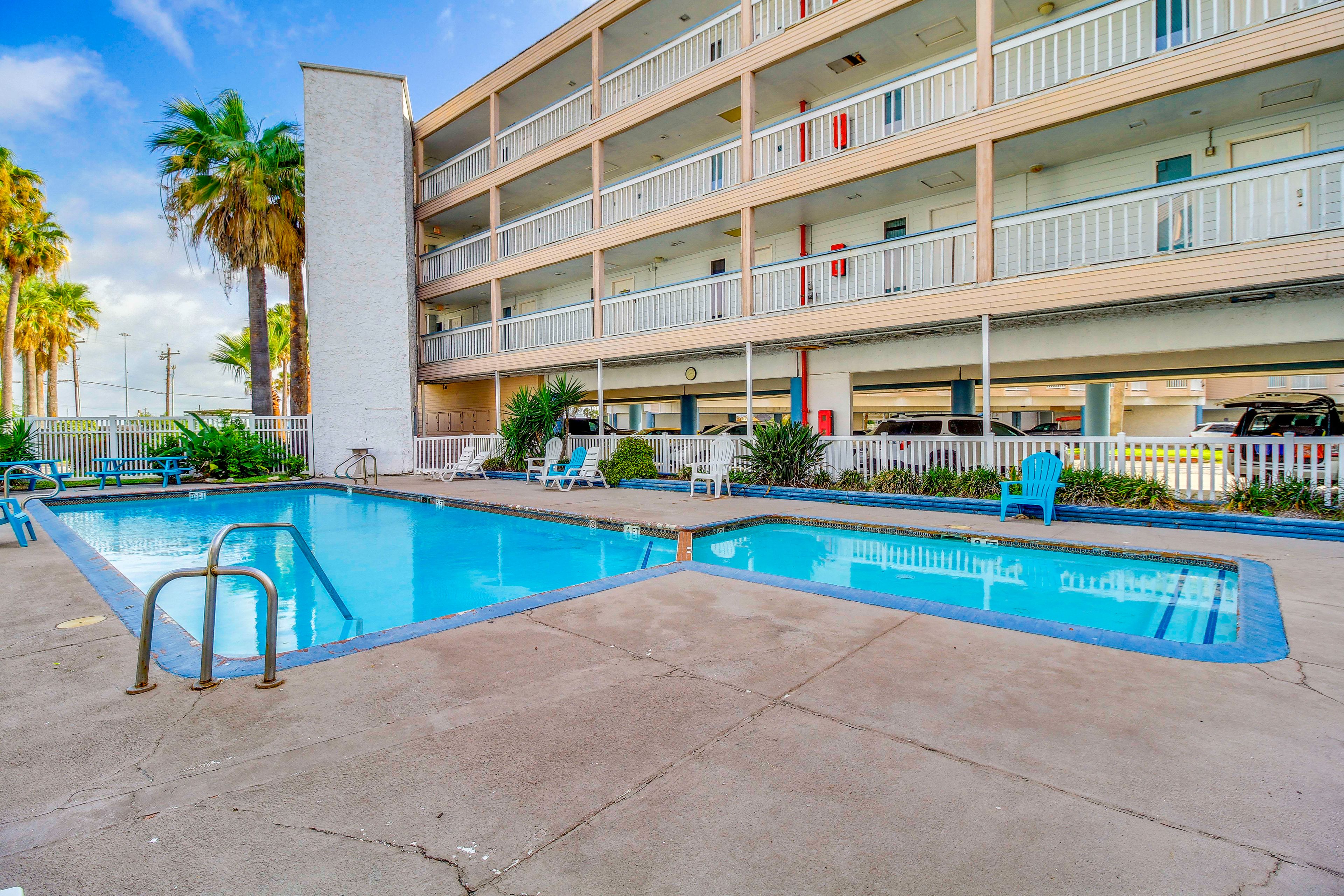 Villa Del Sol Community Amenities | 2 Outdoor Pools | Hot Tub