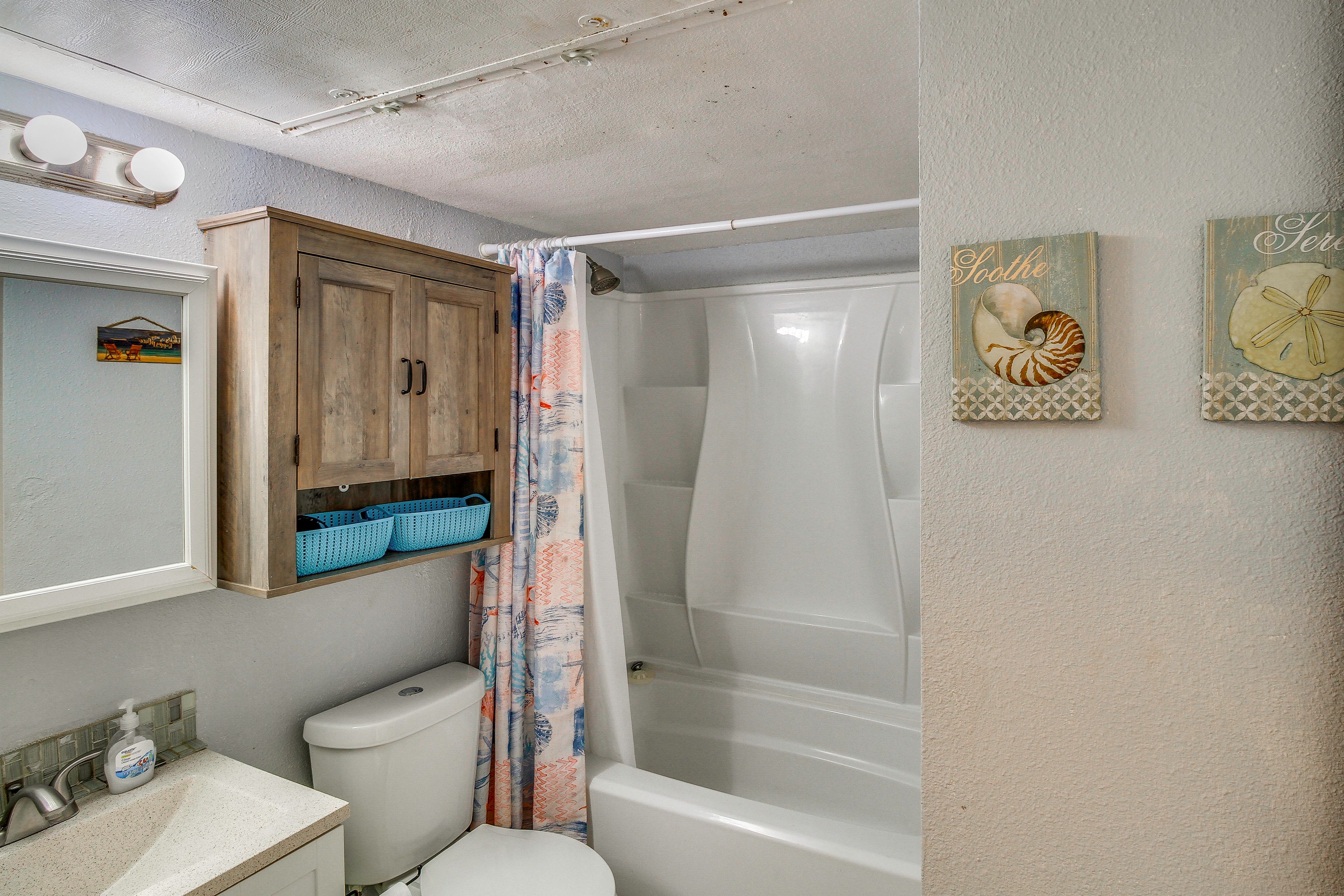 Full Bathroom | Towels & Linens Provided