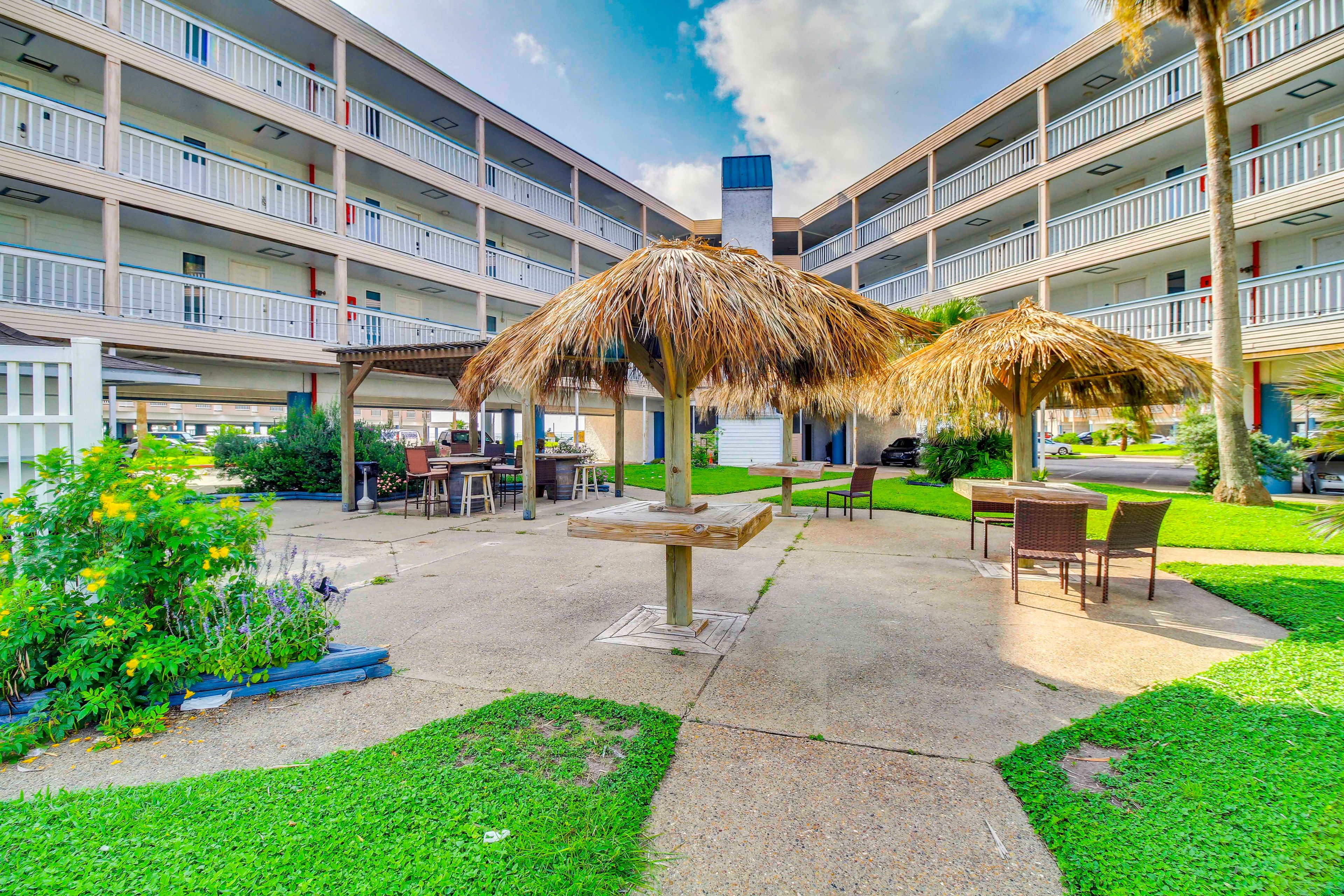 Community Amenities | Picnic Area | Fire Pit