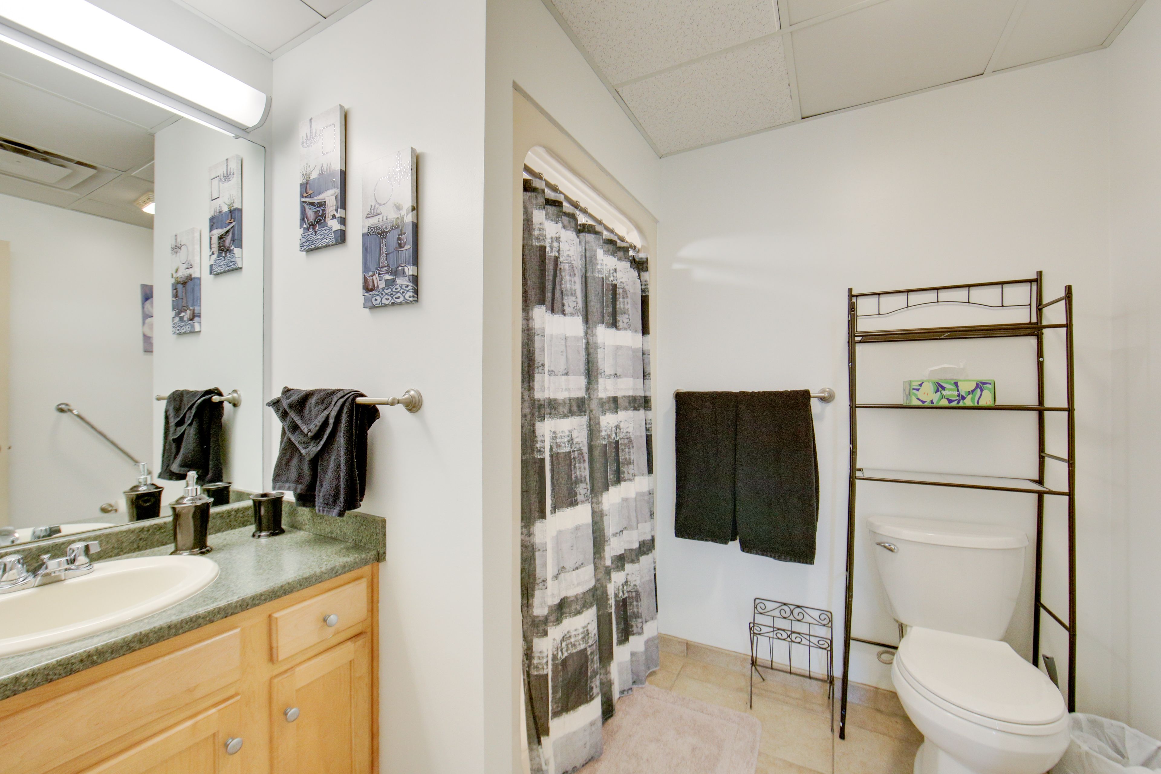 Unit 1 | Full Bathroom