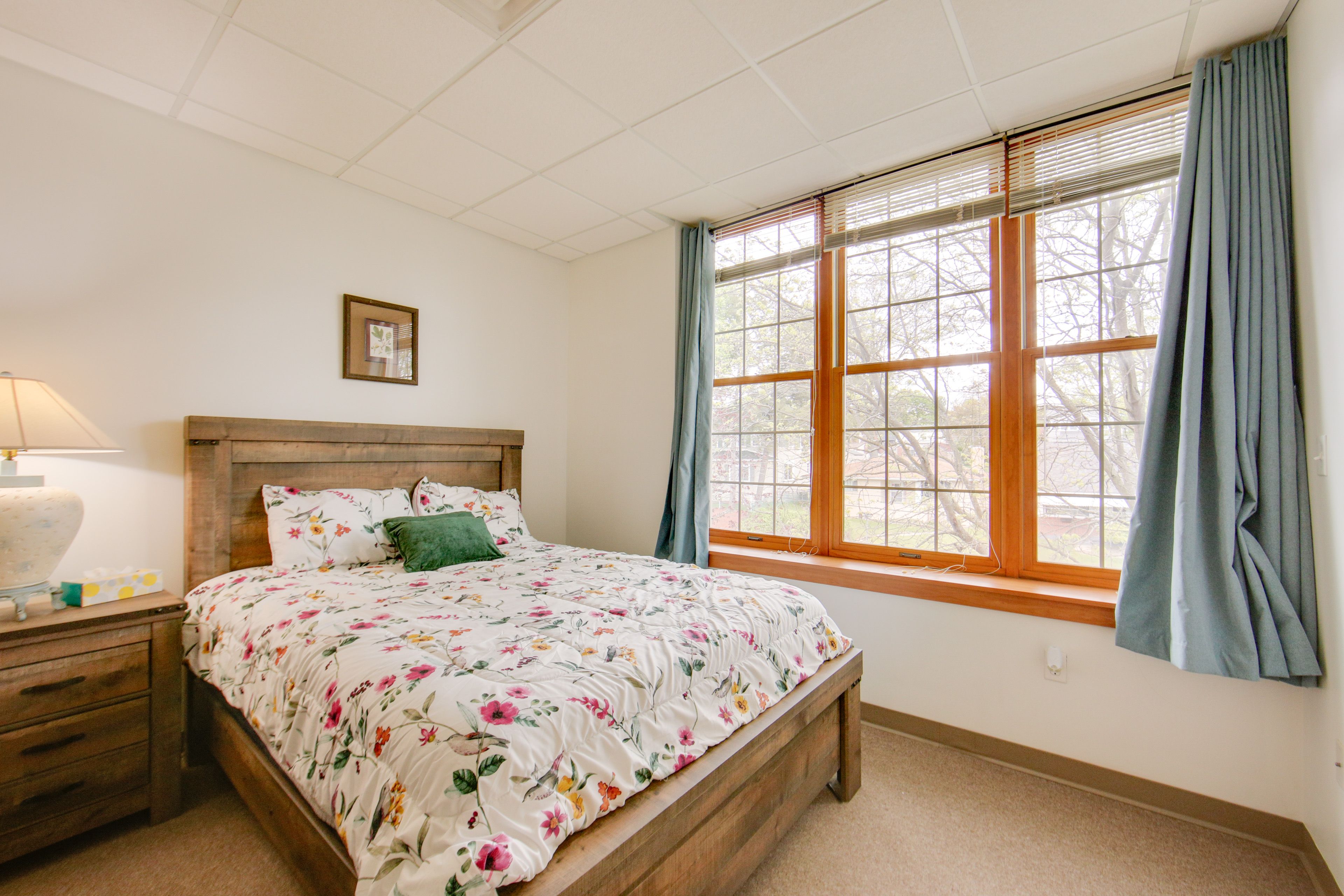 Unit 6 | Bedroom 8 | Queen Bed