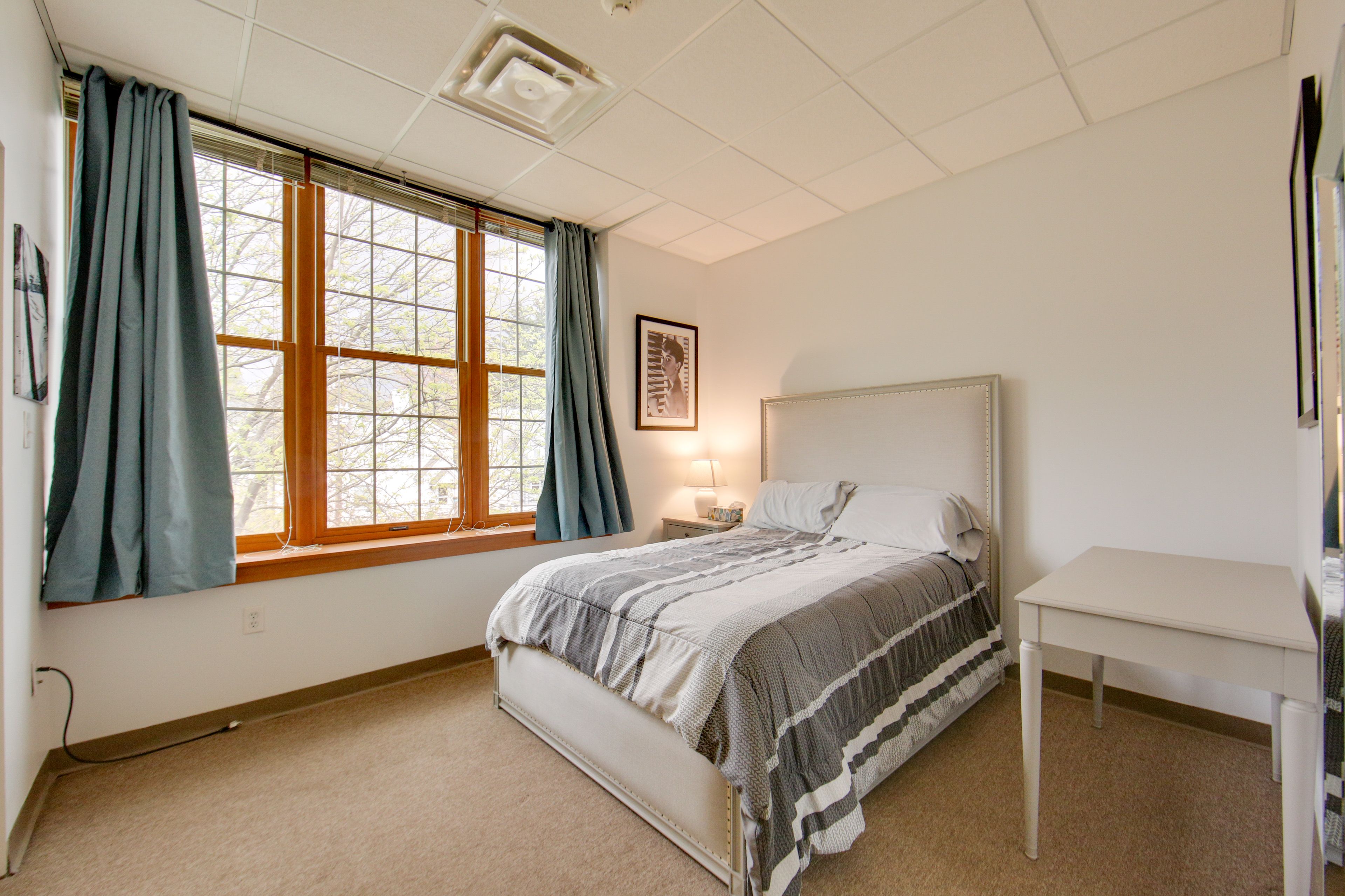 Unit 5 | Bedroom 6 | Queen Bed