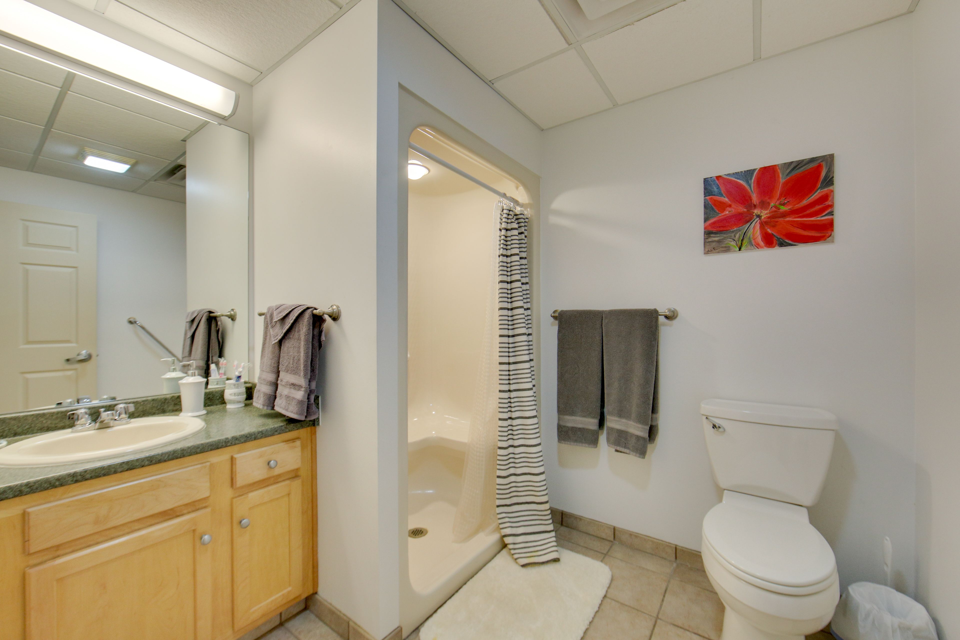 Unit 5 | Full Bathroom