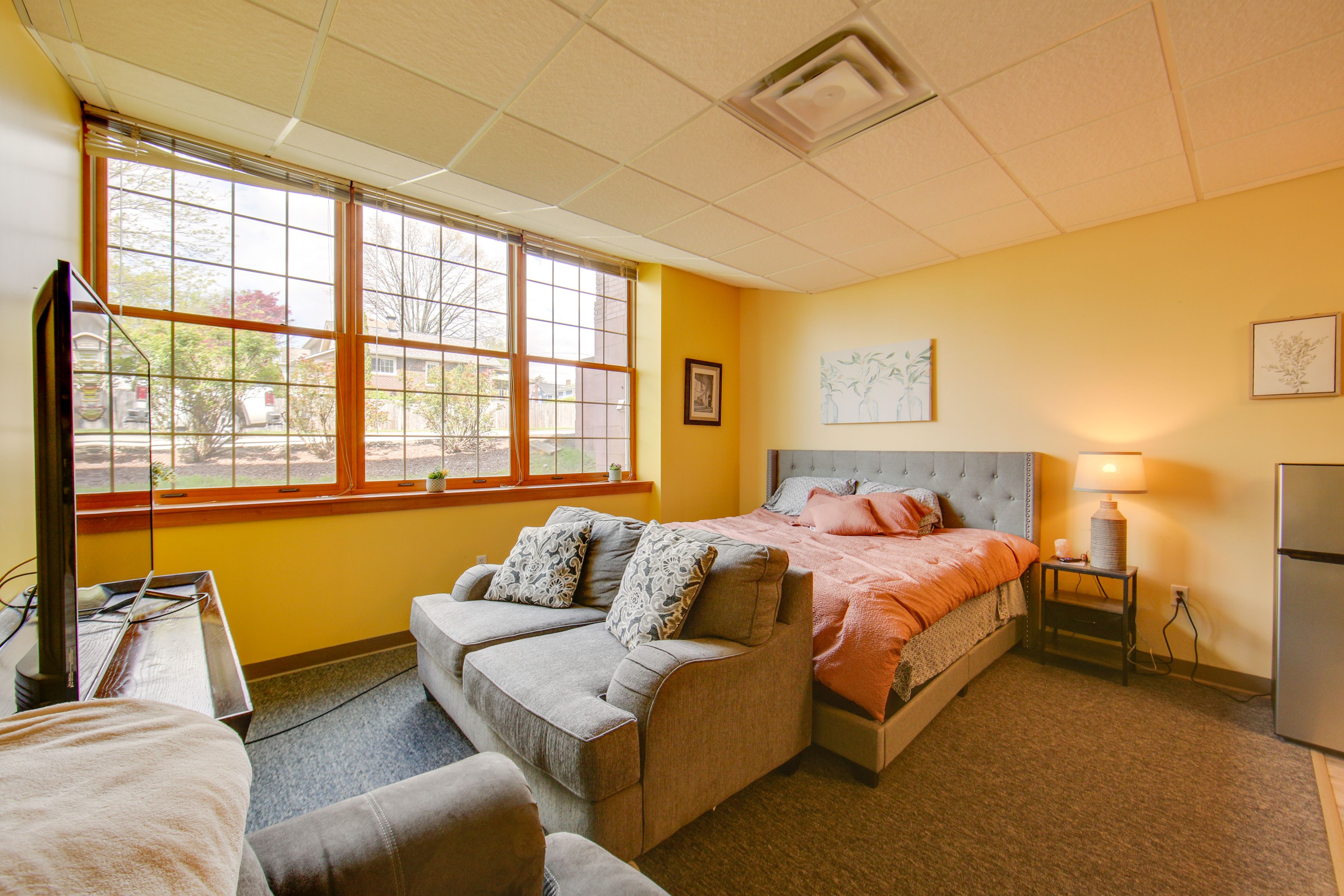 Unit 8 | Living Room | King Bed