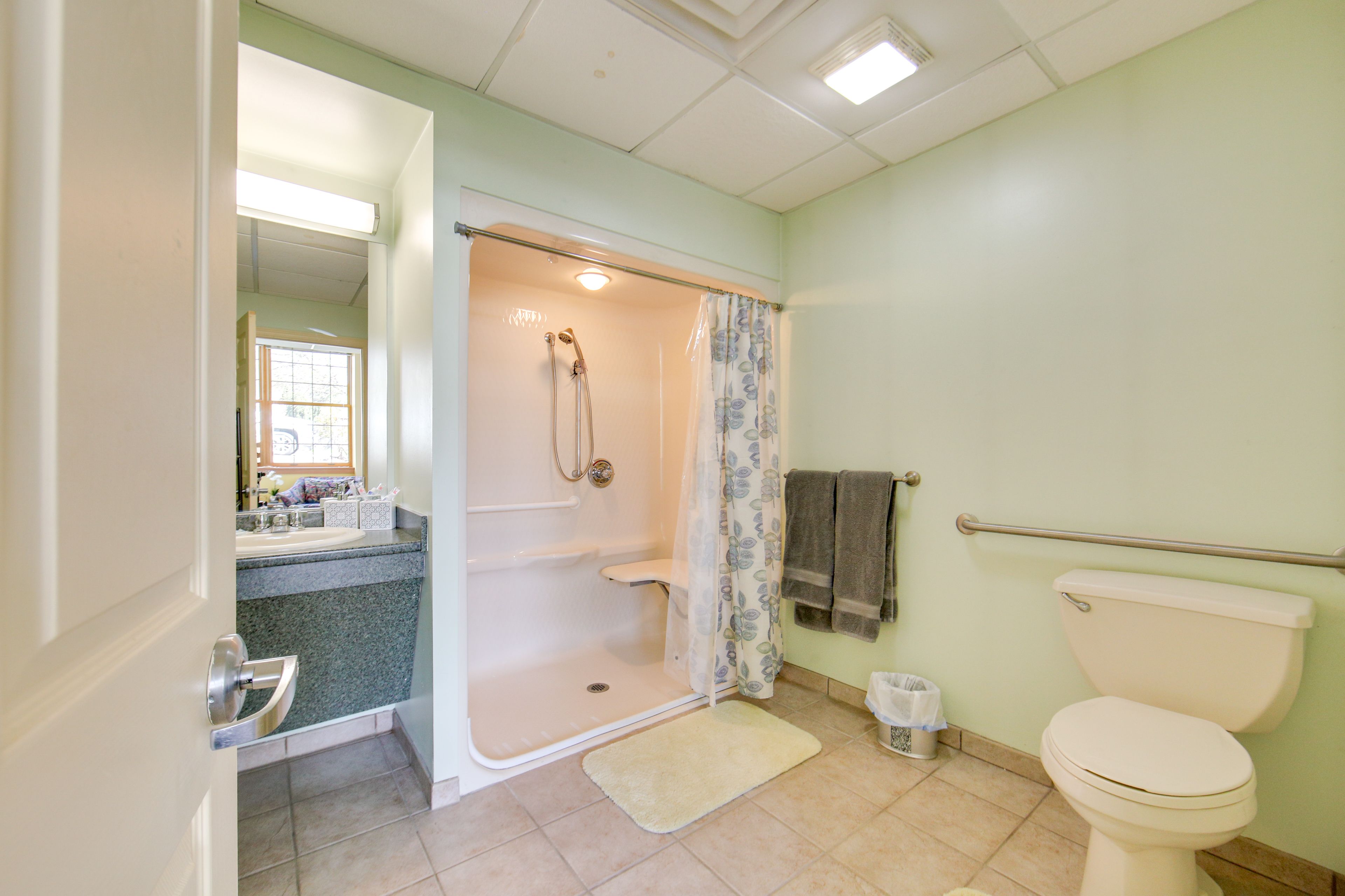 Unit 8 | Full Bathroom