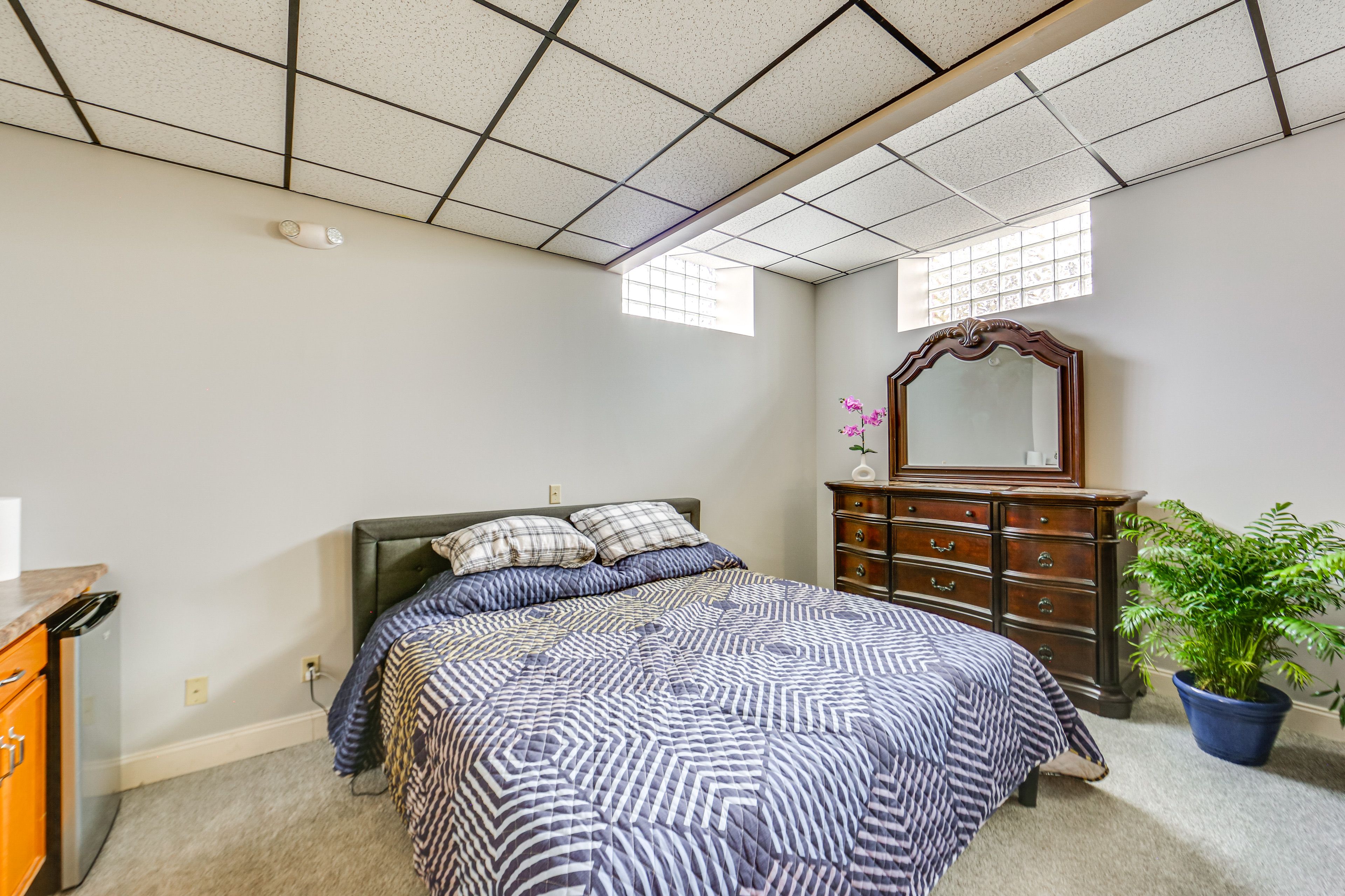 Unit 9 | Living Room | King Bed