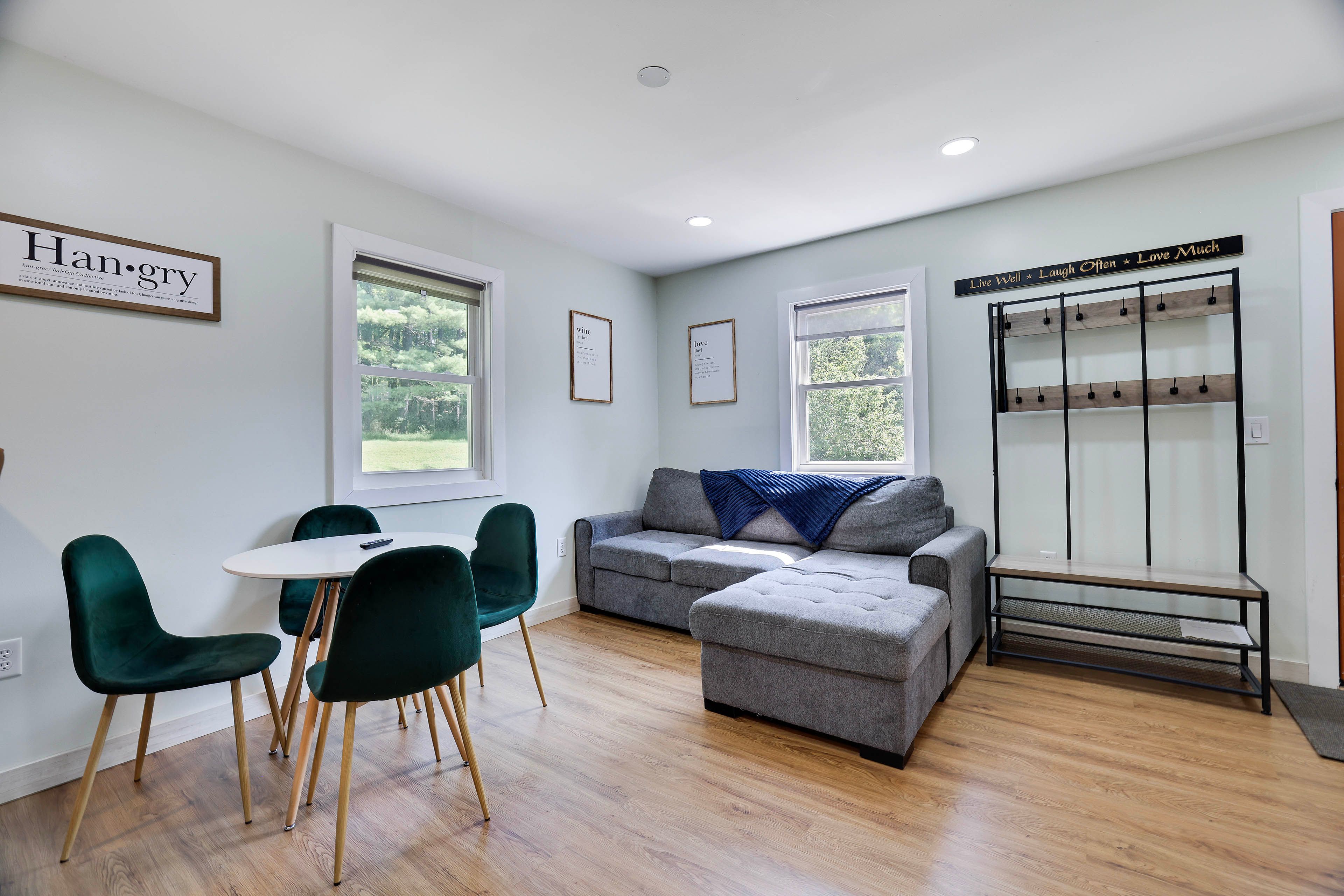 Living Room | Queen Sleeper Sofa | Dining Area | Dishes & Flatware Provided