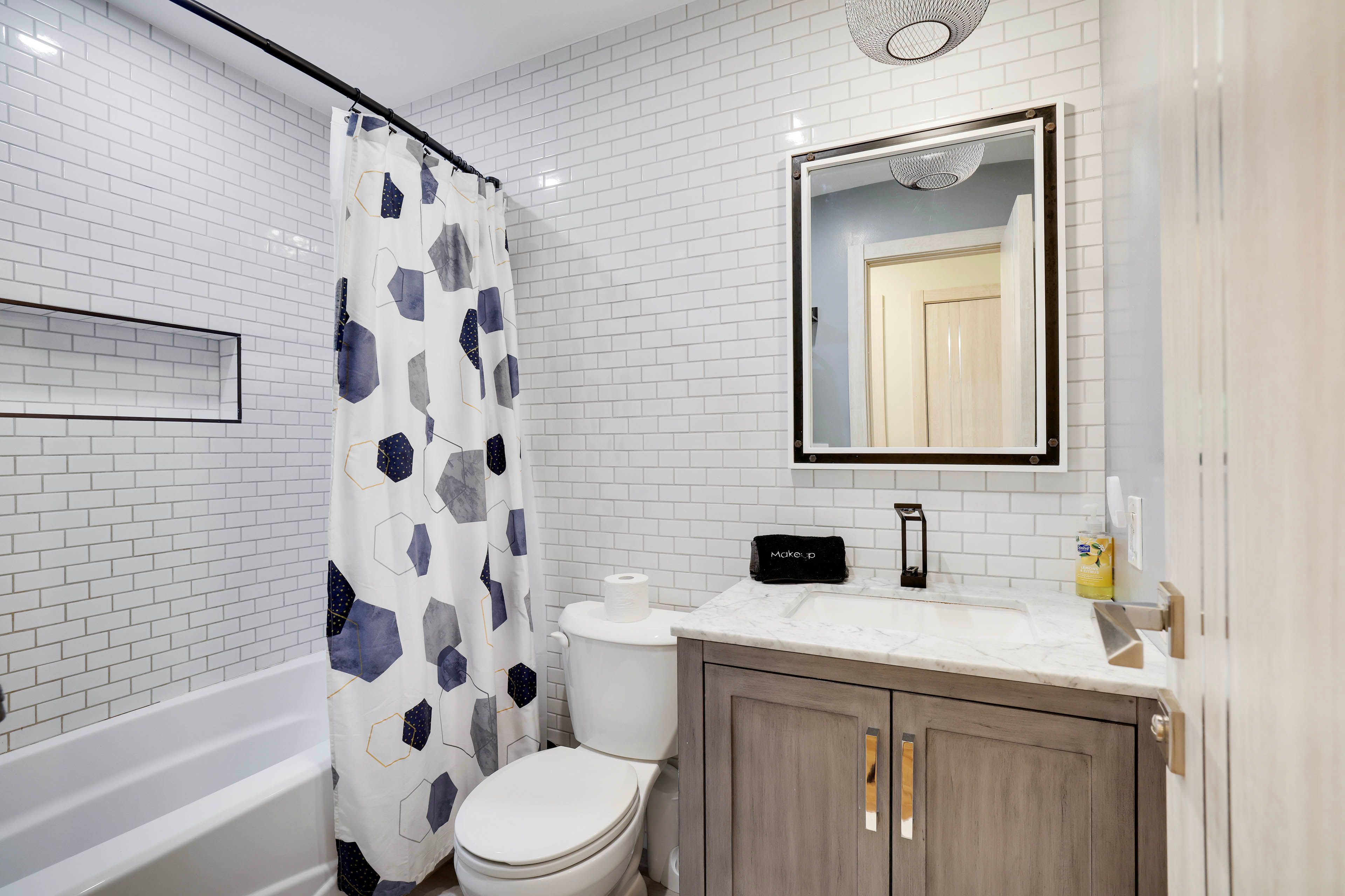 Full Bathroom | Towels & Linens Provided