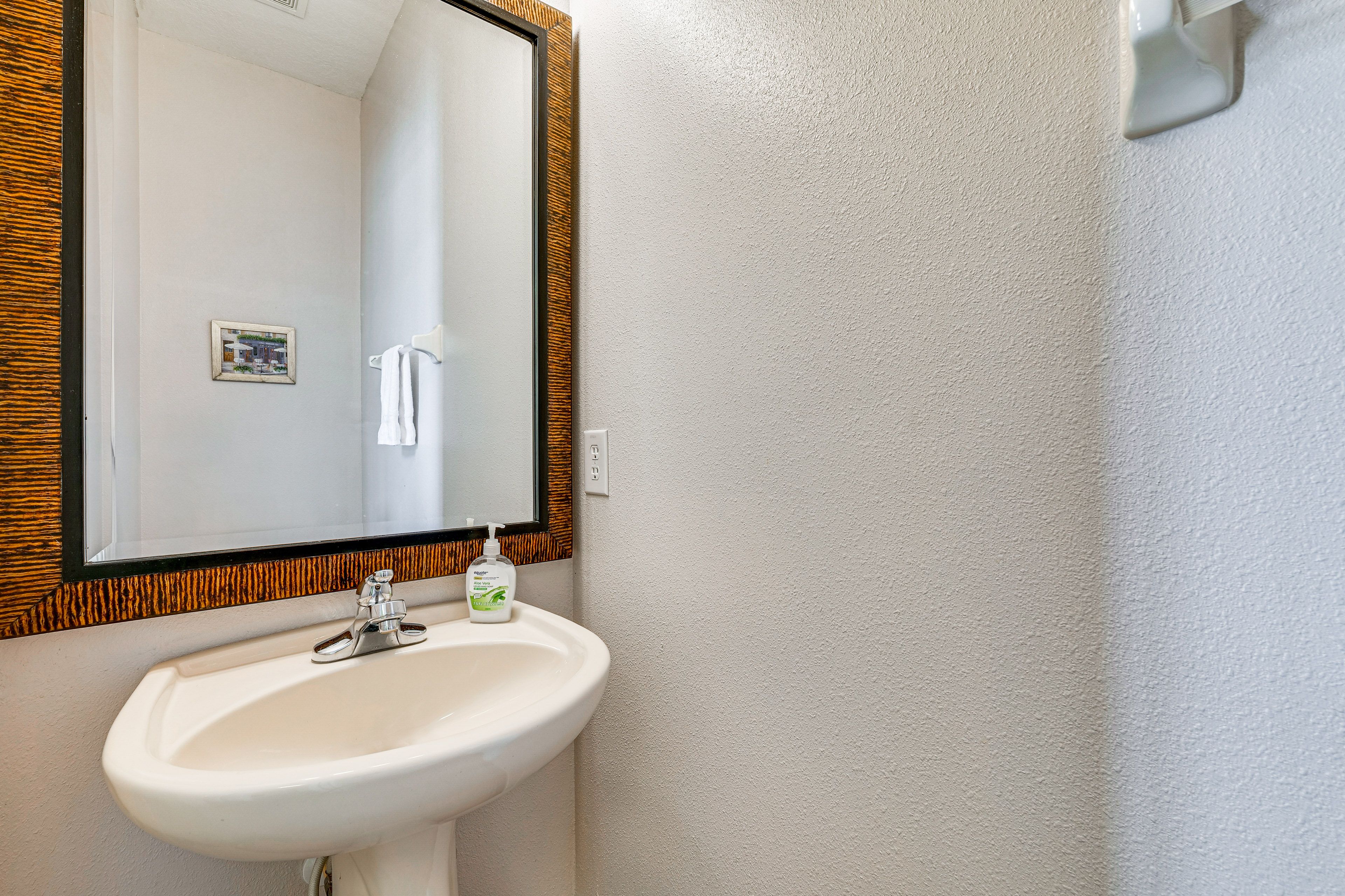 Half Bathroom | 1st Floor